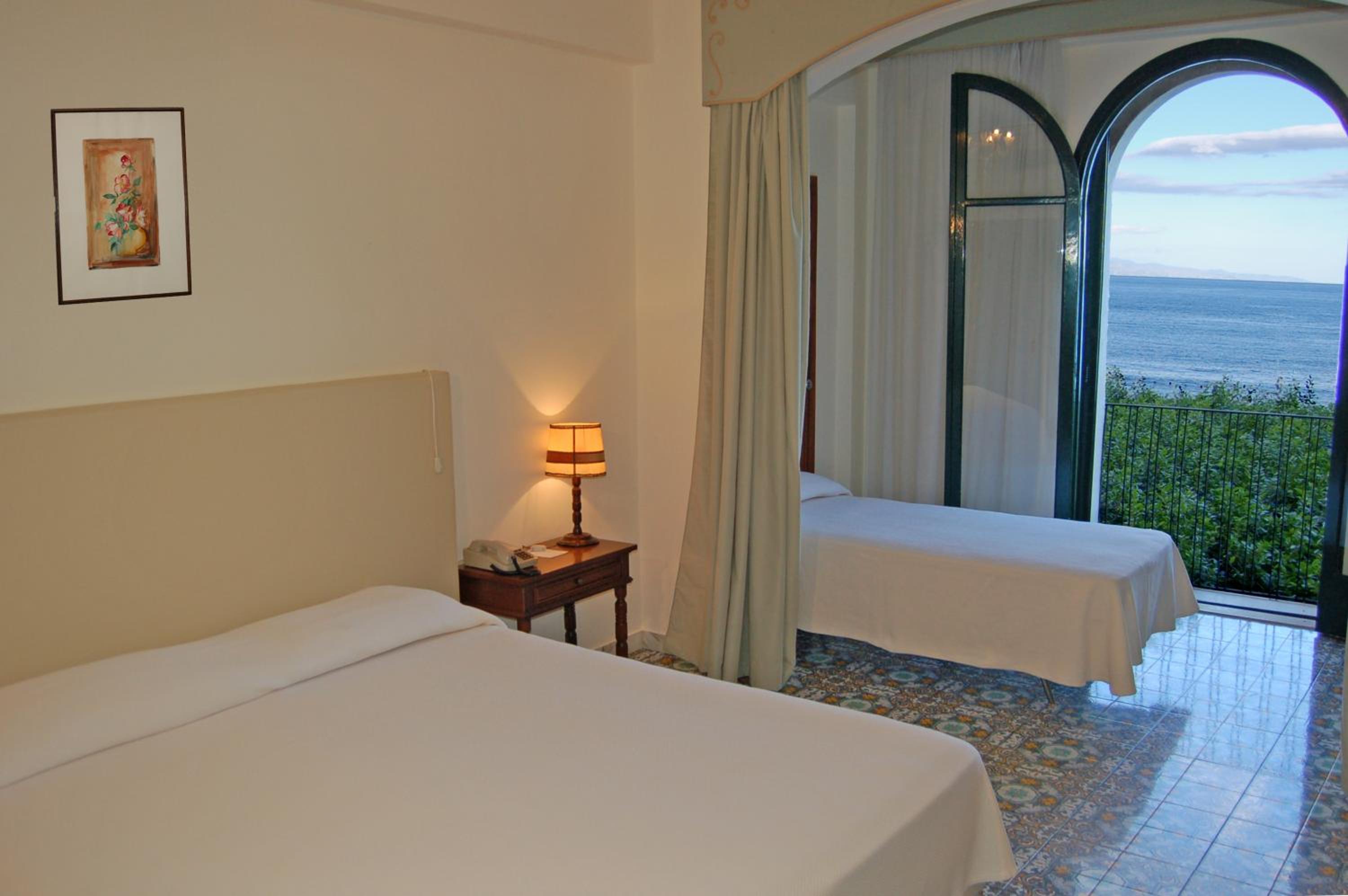 Triple Room with Sea View - Photo 3