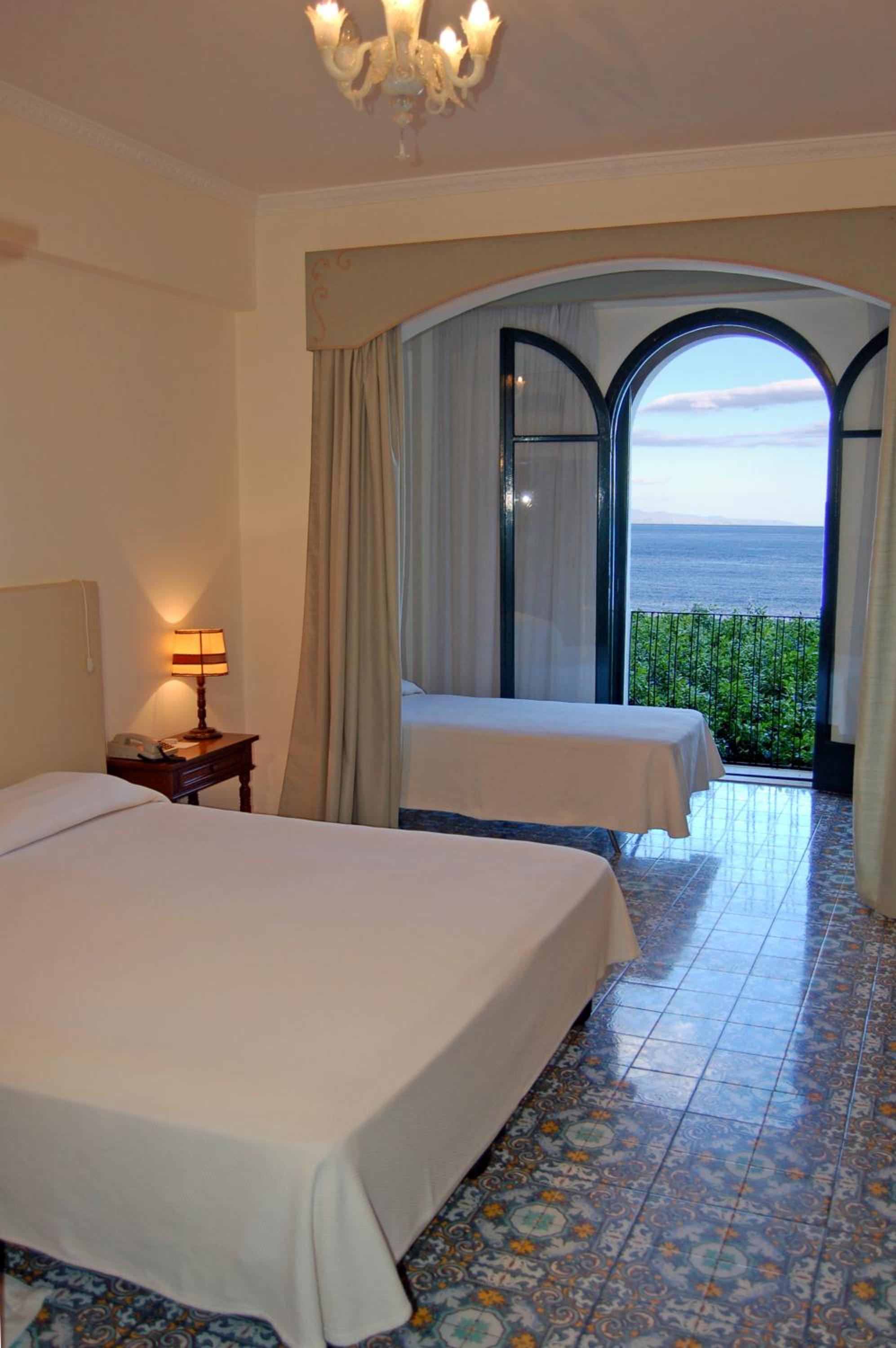 Triple Room with Sea View - Photo 4