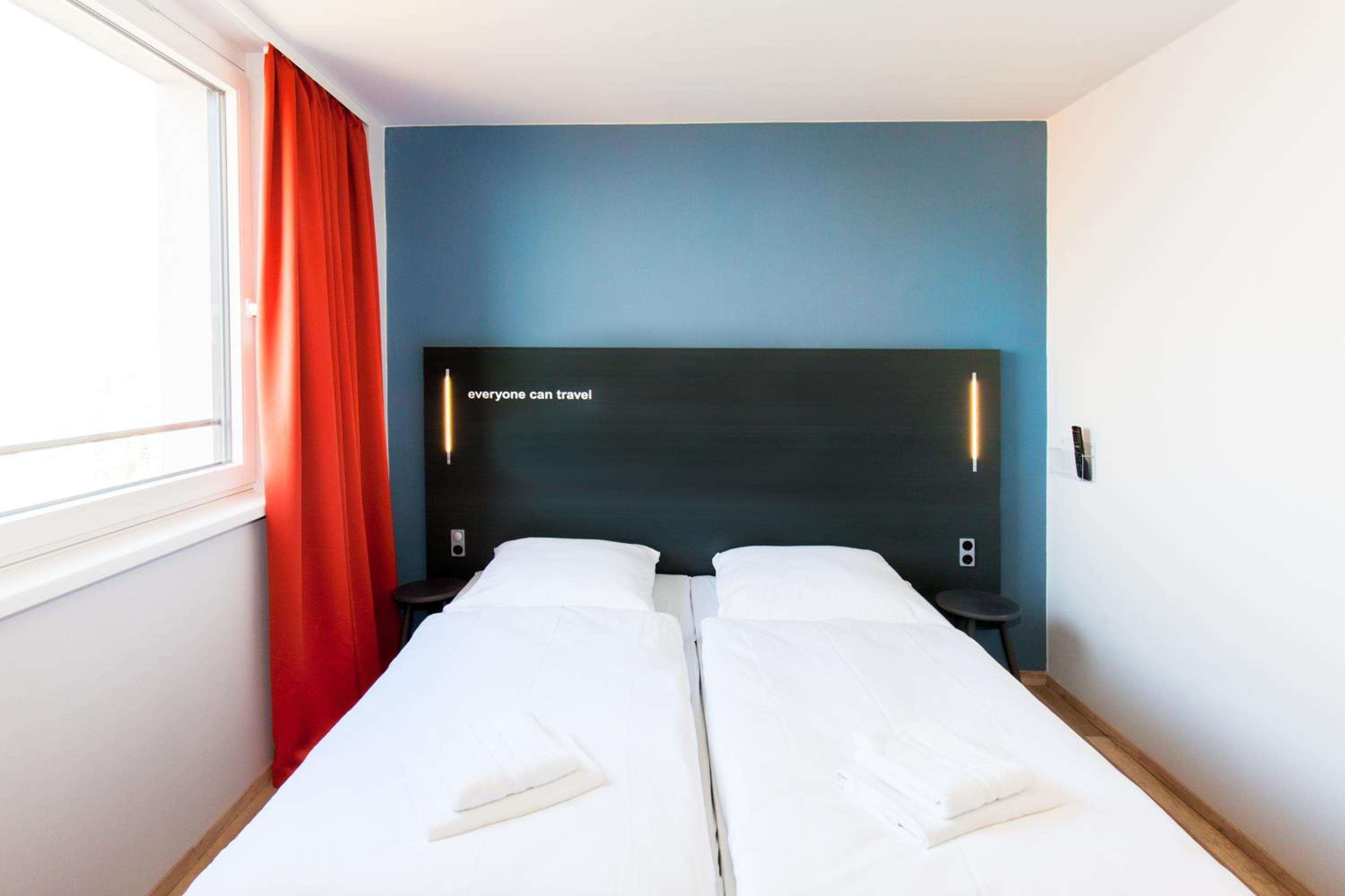 Twin room for Single use