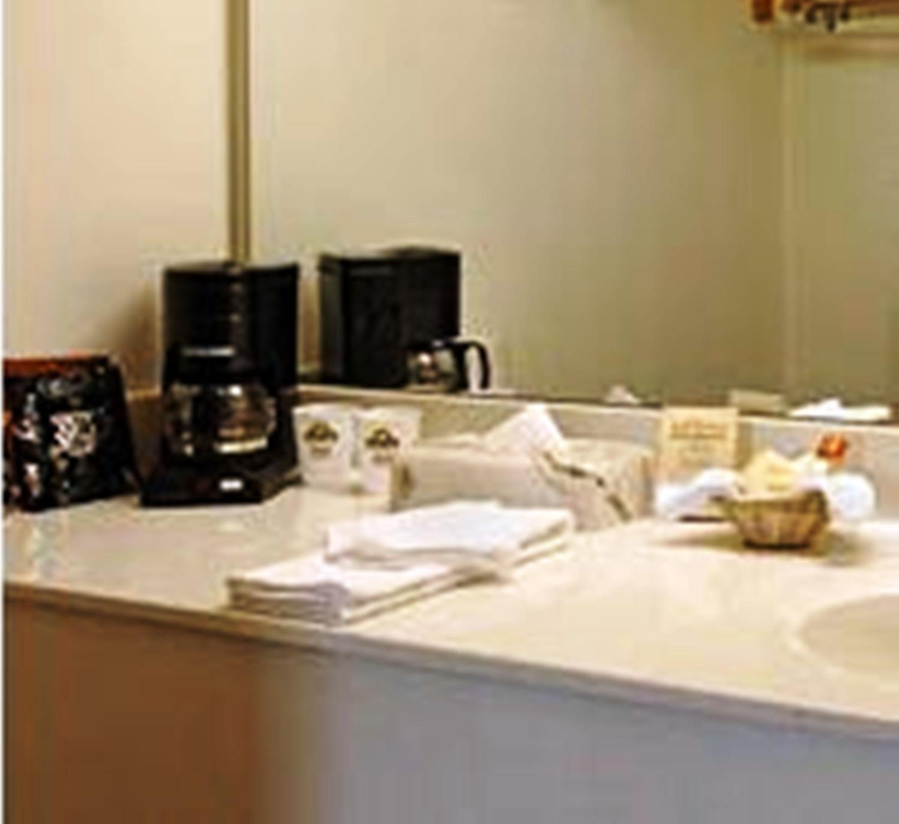 King Room - Non-Smoking - Photo 4