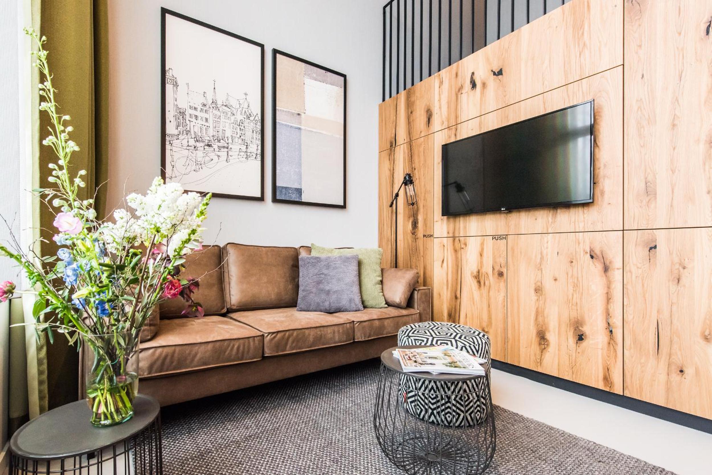 Large 1 Bedroom Apartment - Accessible, Duplex photo 1