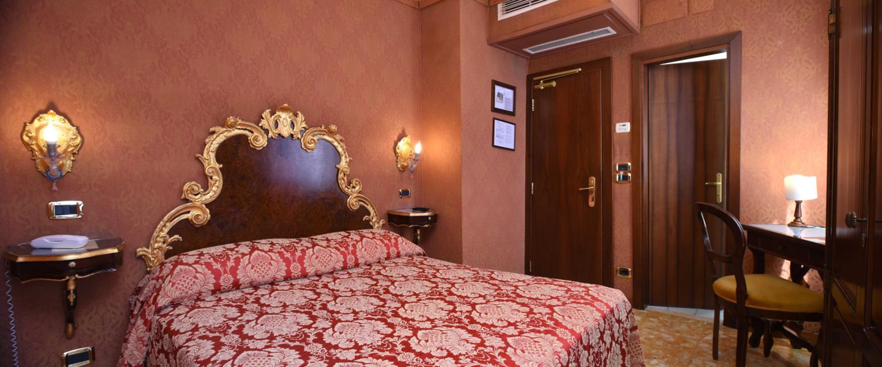 Classic Double or Twin Room photo 2