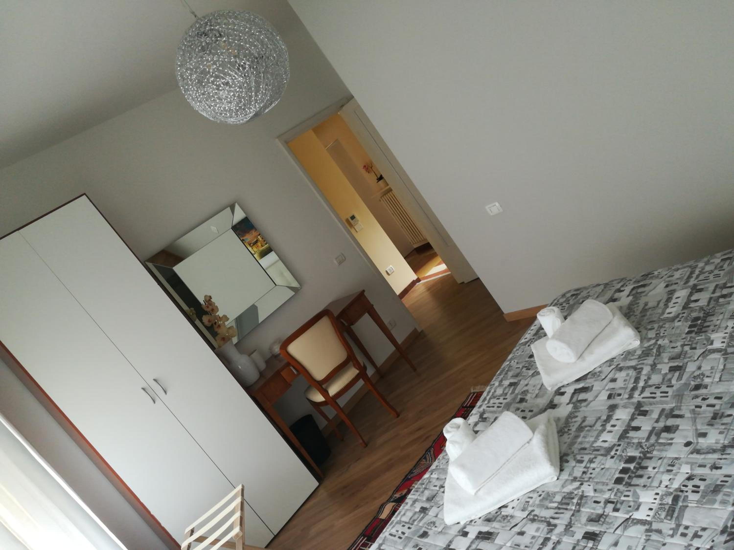 Deluxe Double Room with Private Bathroom - Photo 45