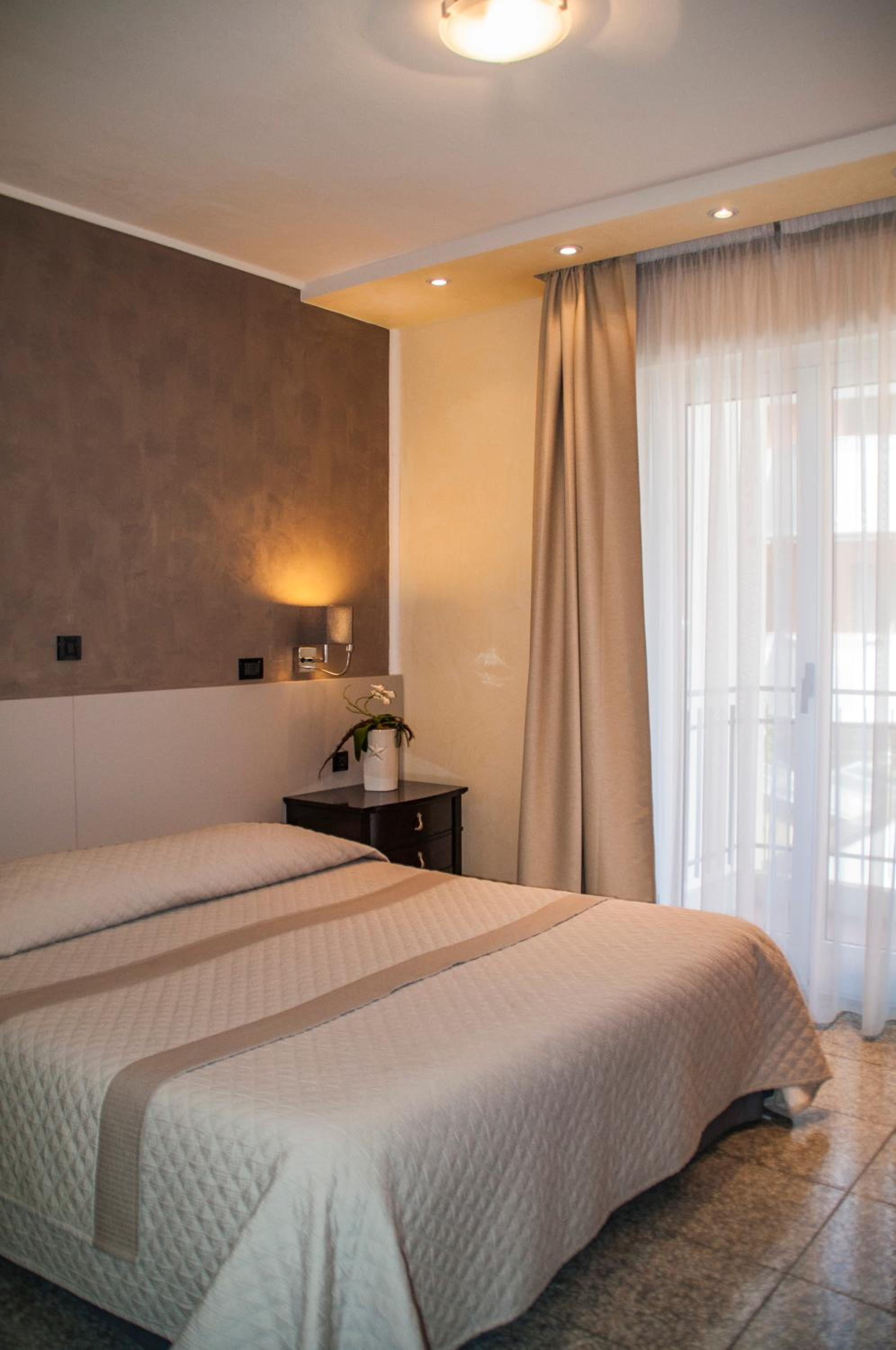 Double Room - Photo 5