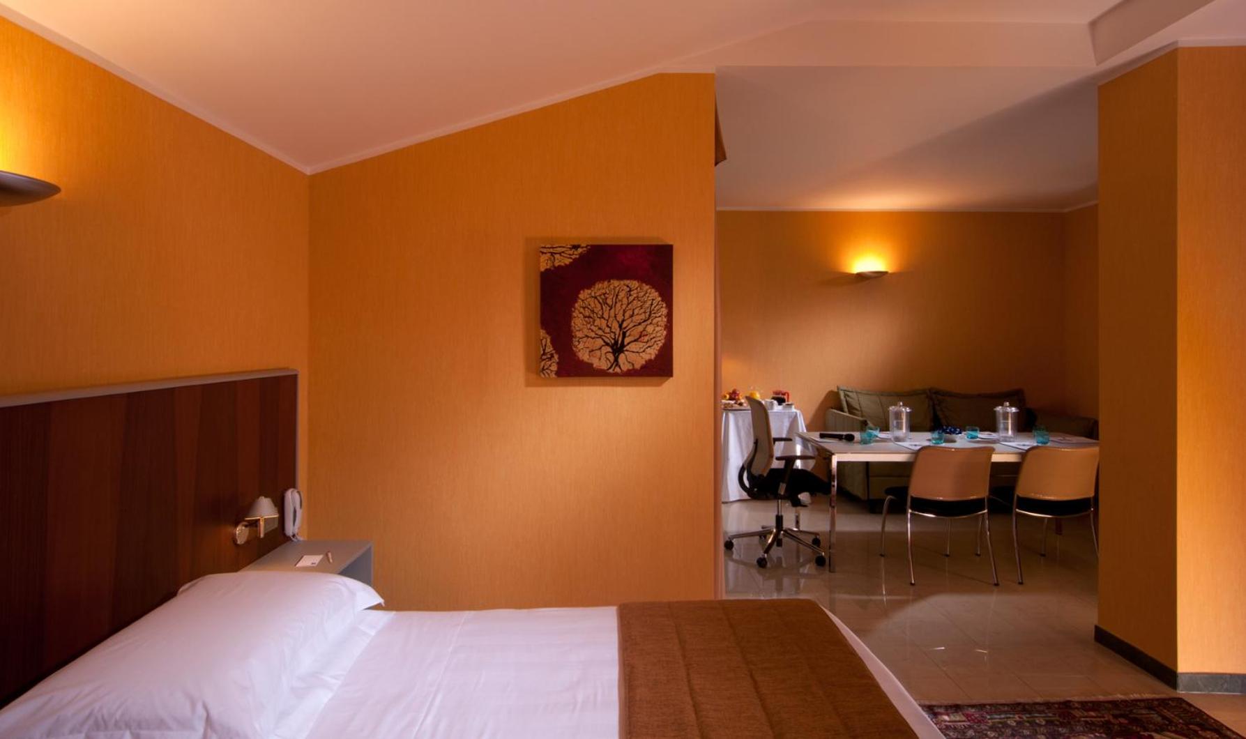 King Junior Suite with City View - Photo 8
