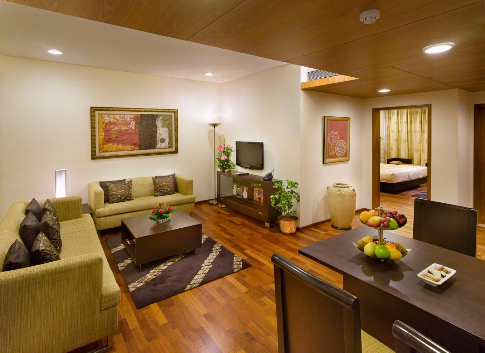 Russel Suite - 10% off on Laundry and Travel desk  - Photo 4