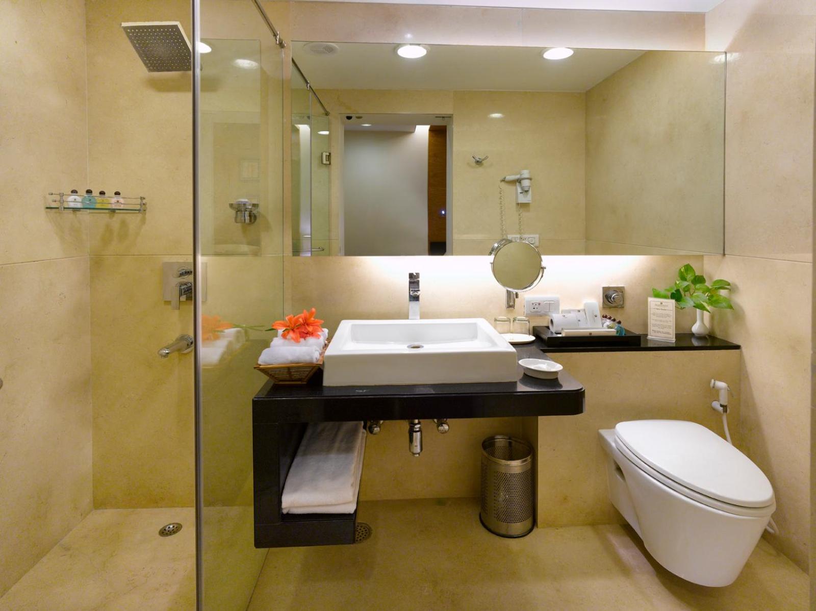 Russel Suite - 10% off on Laundry and Travel desk  - Photo 2