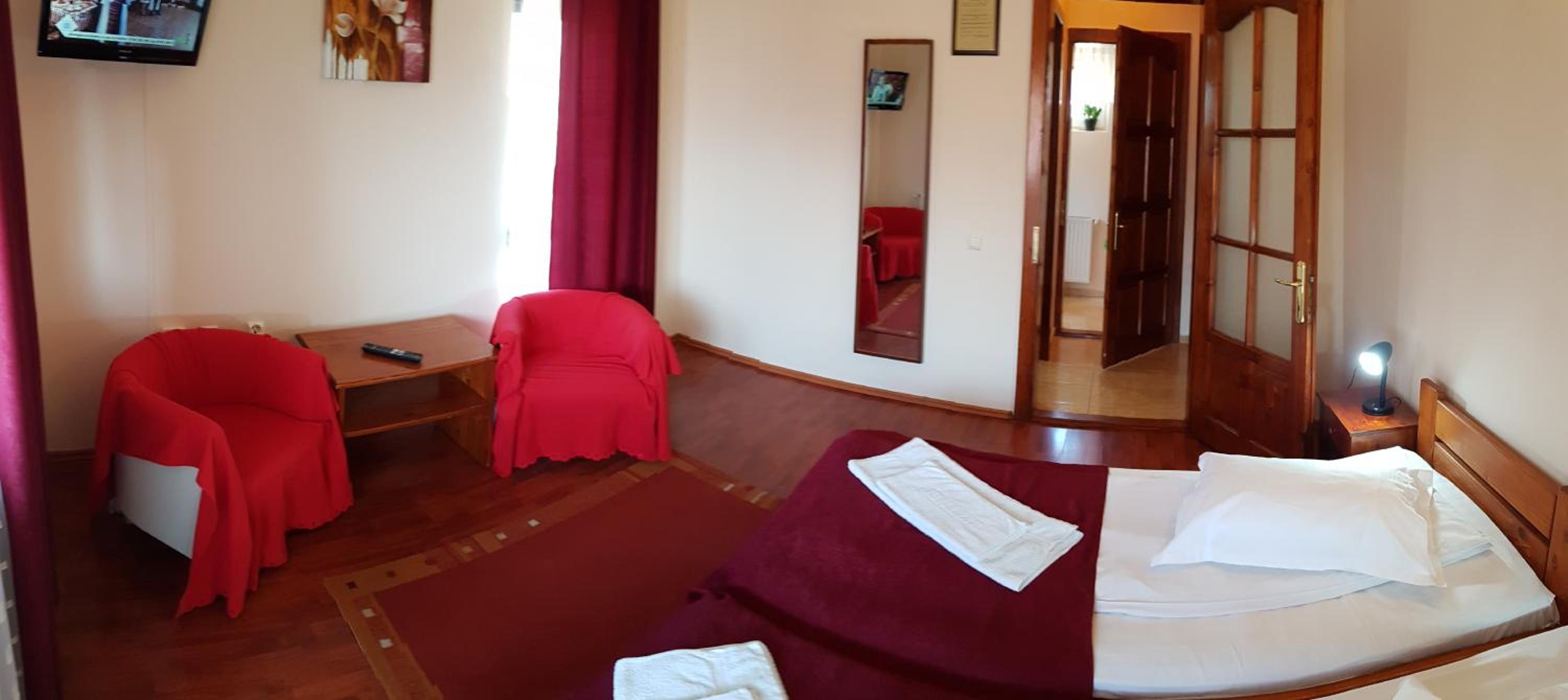 Double Room - Photo 12