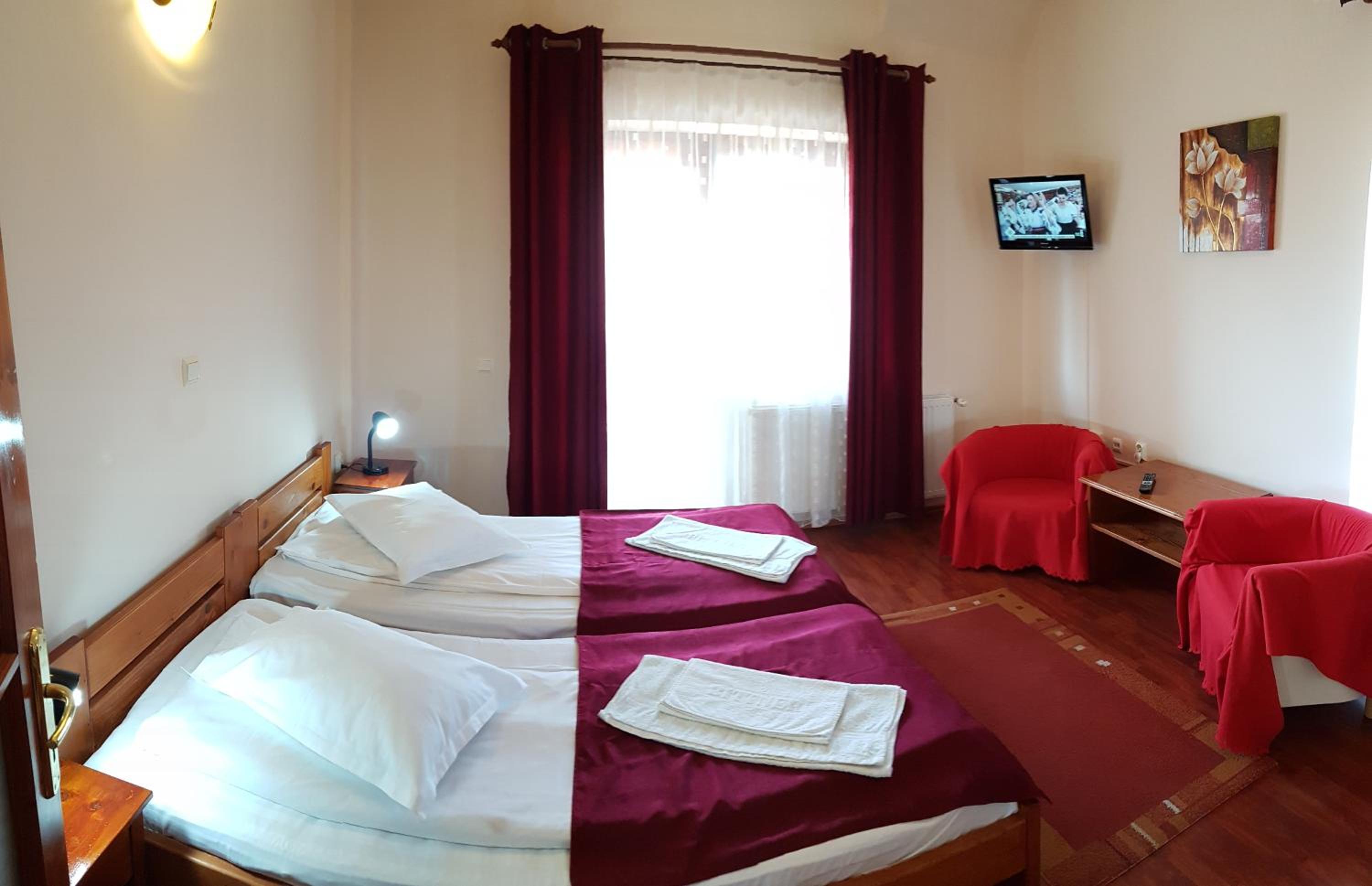 Double Room - Photo 11