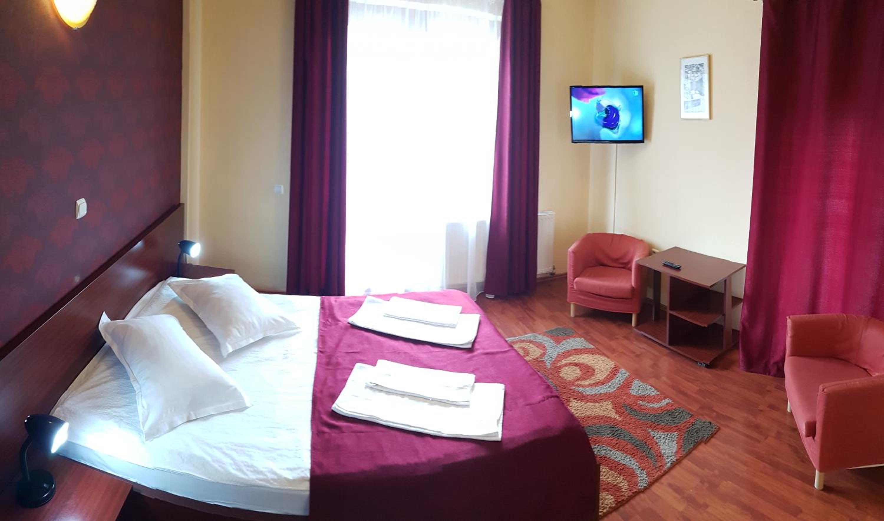 Double Room - Photo 10