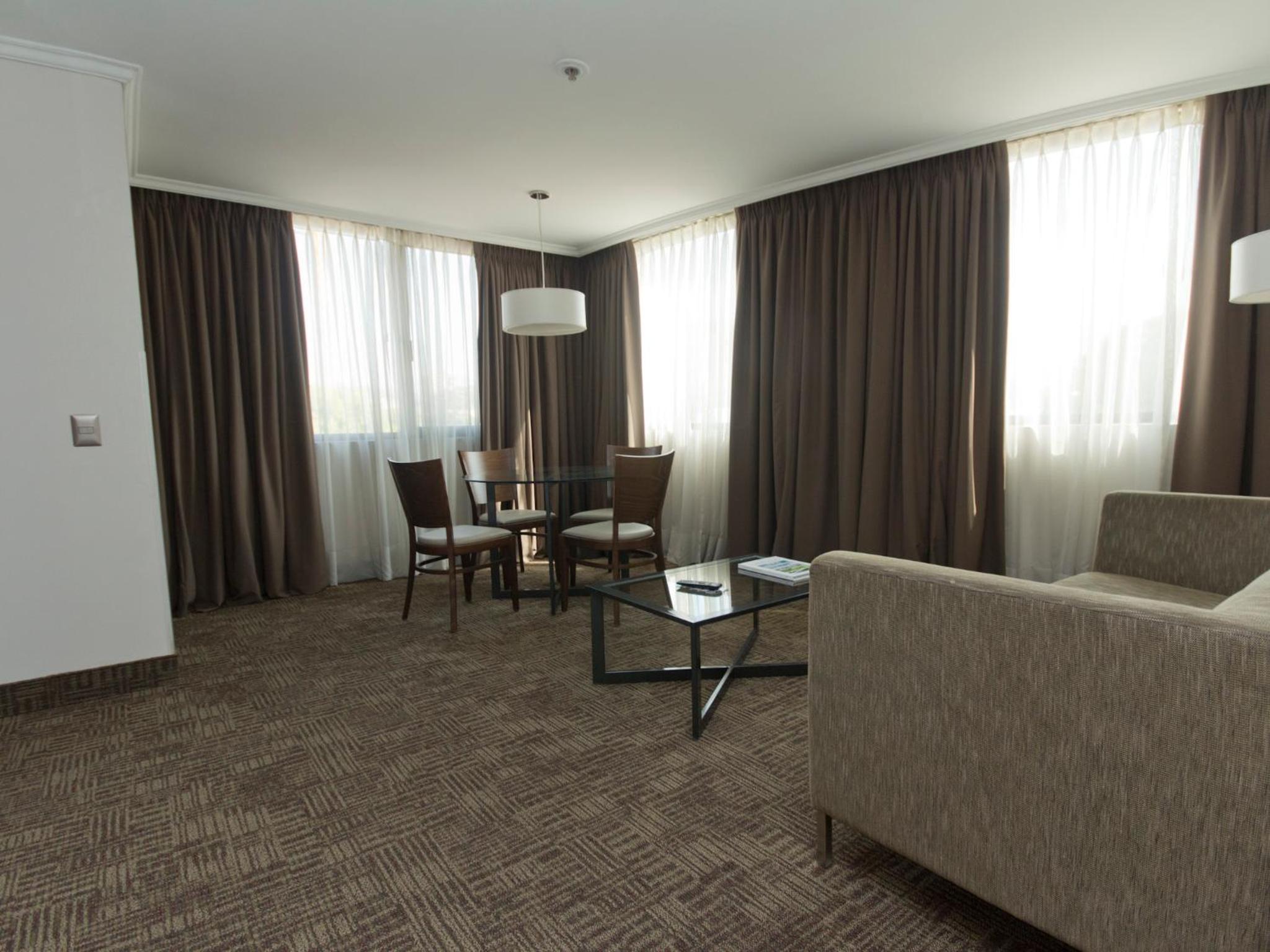 Suite - Photo 4