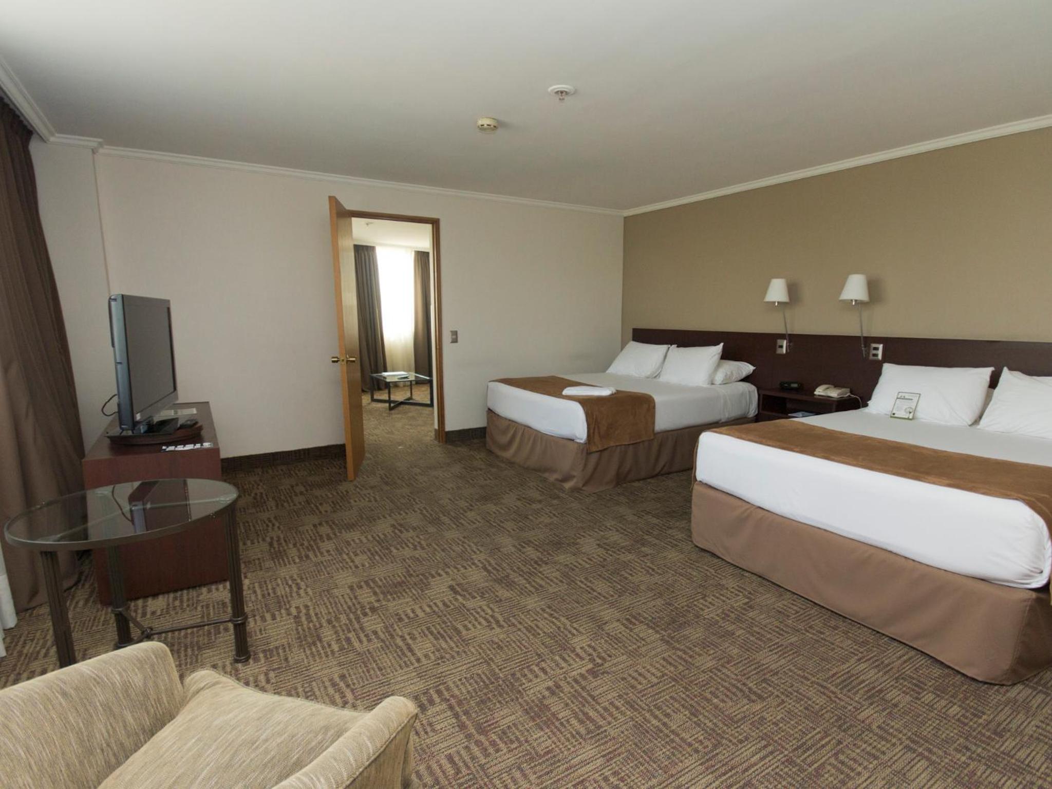 Suite - Photo 6