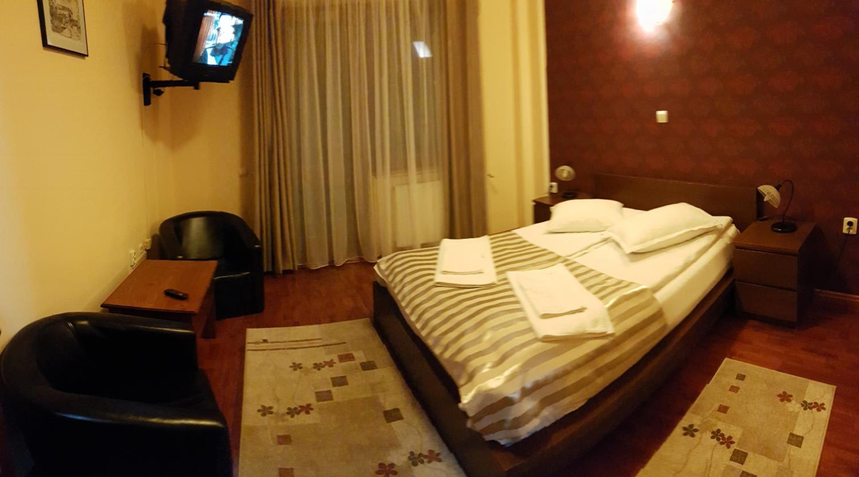 Double Room - Photo 7
