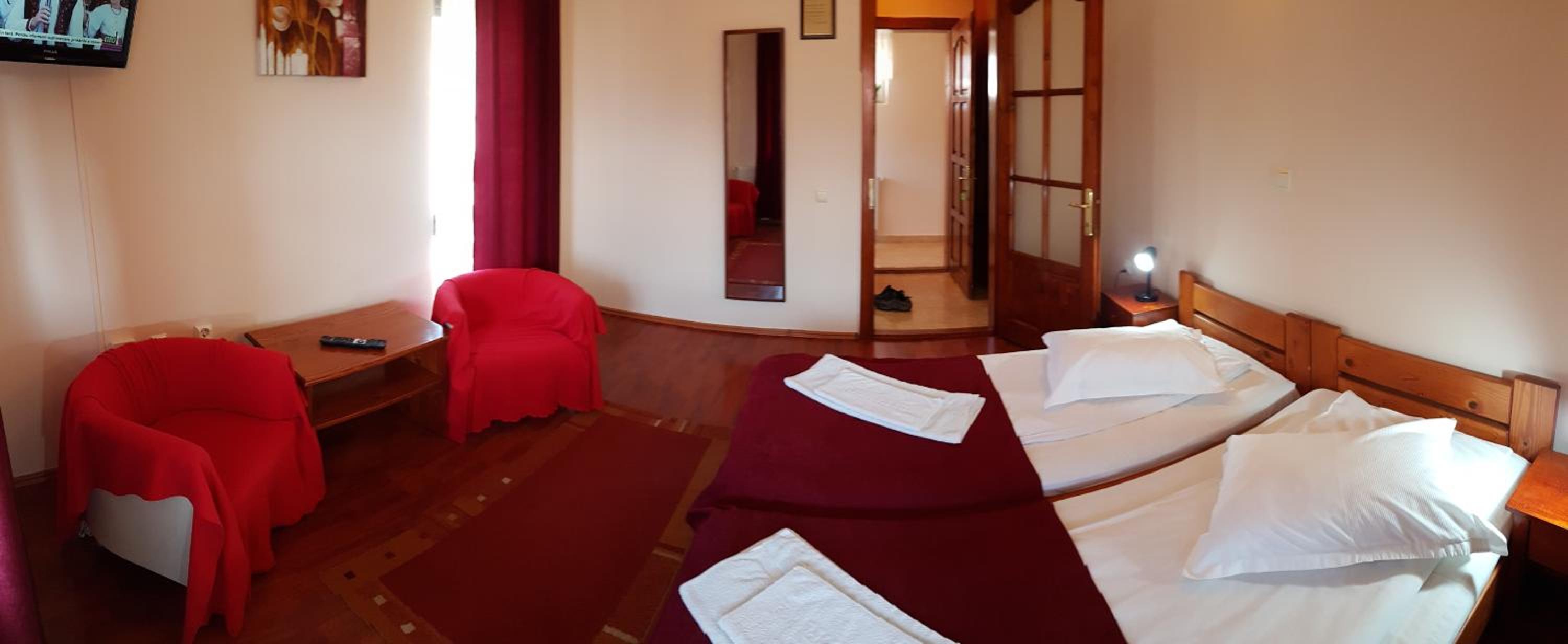 Double Room - Photo 5