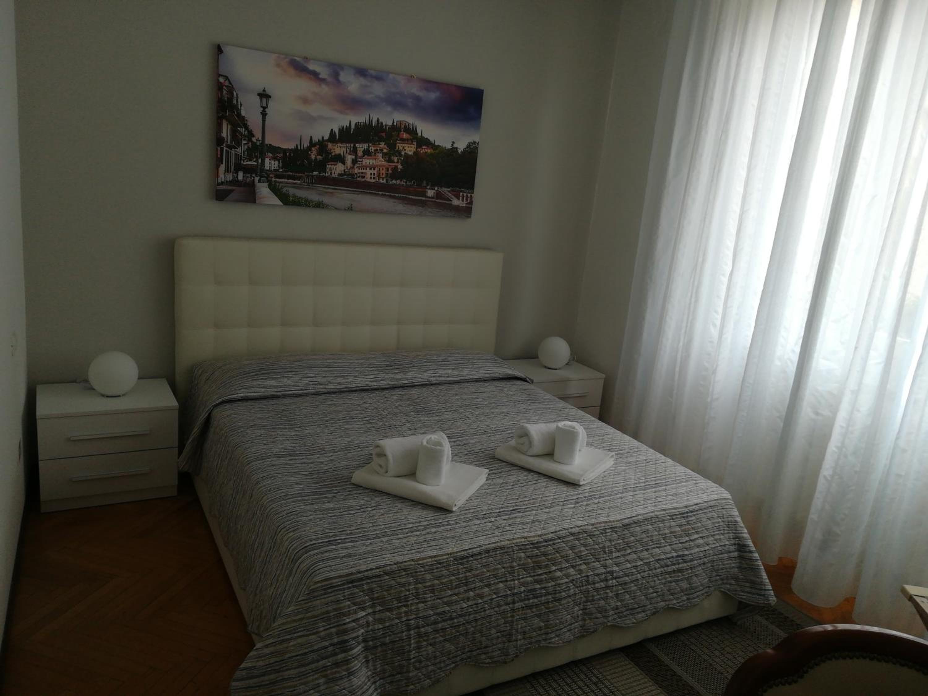 Double Room with Private Bathroom - Photo 6