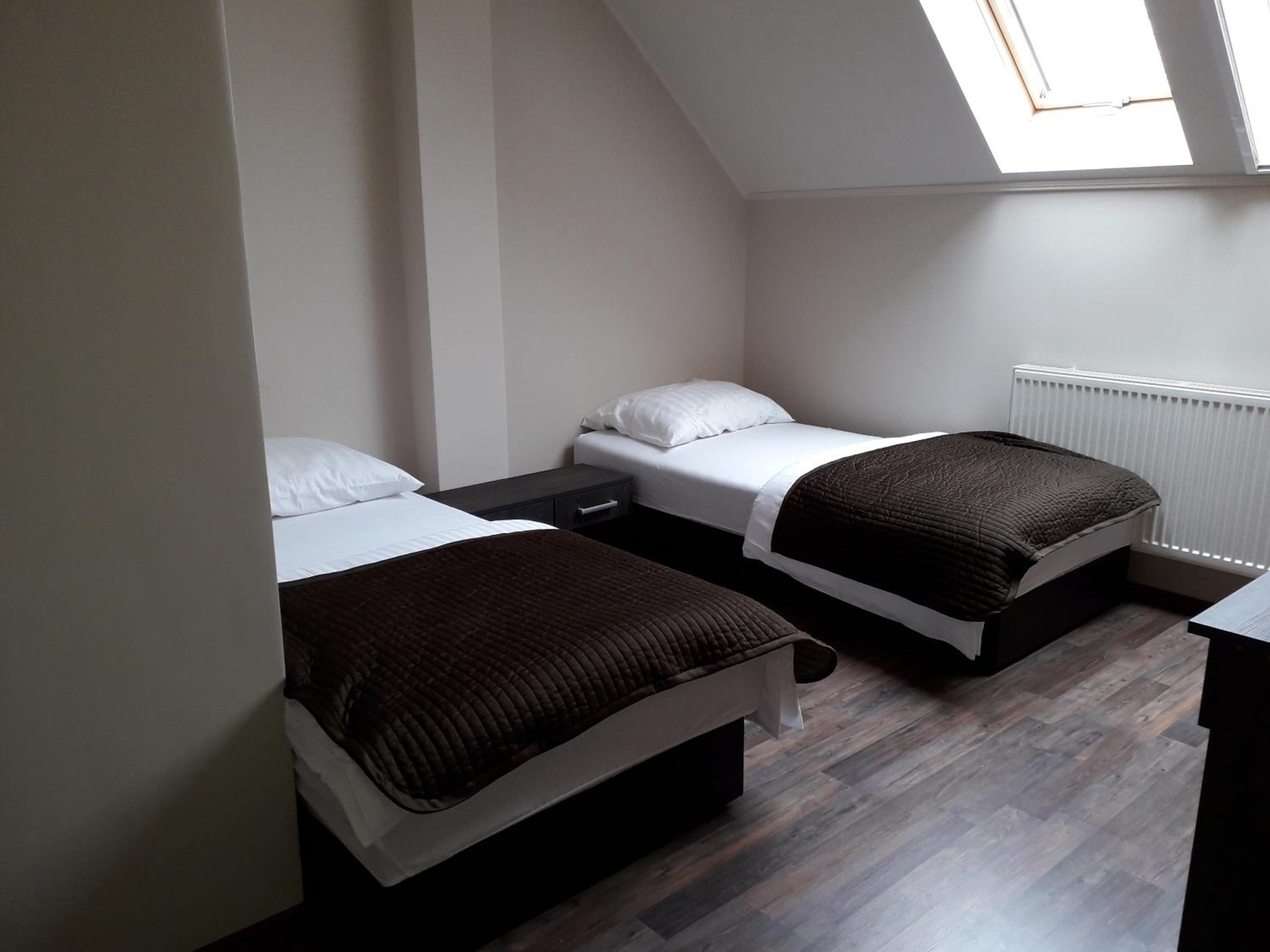 Standard Twin Room - Photo 2
