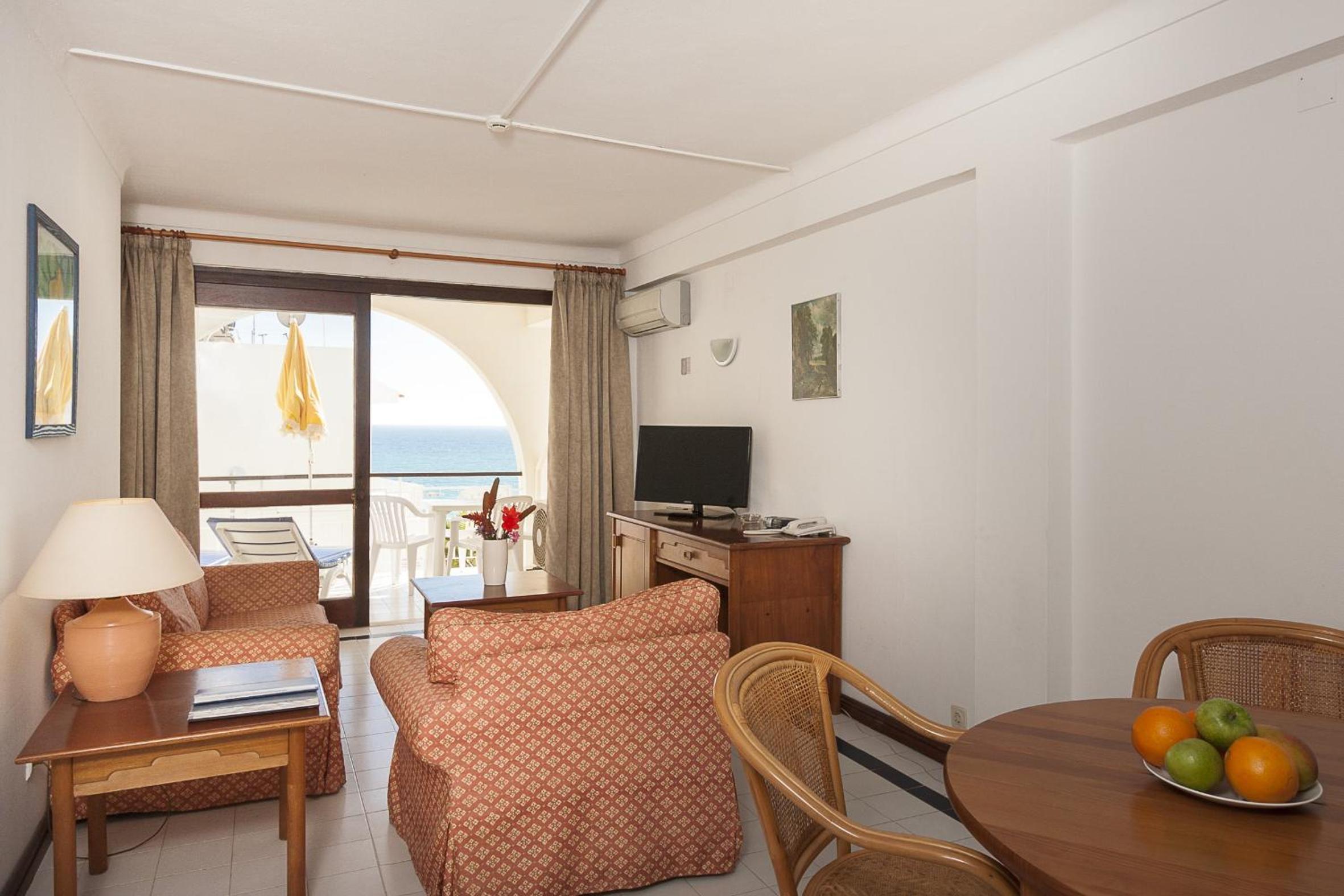 Apartamento de una habitación con balcón o terraza