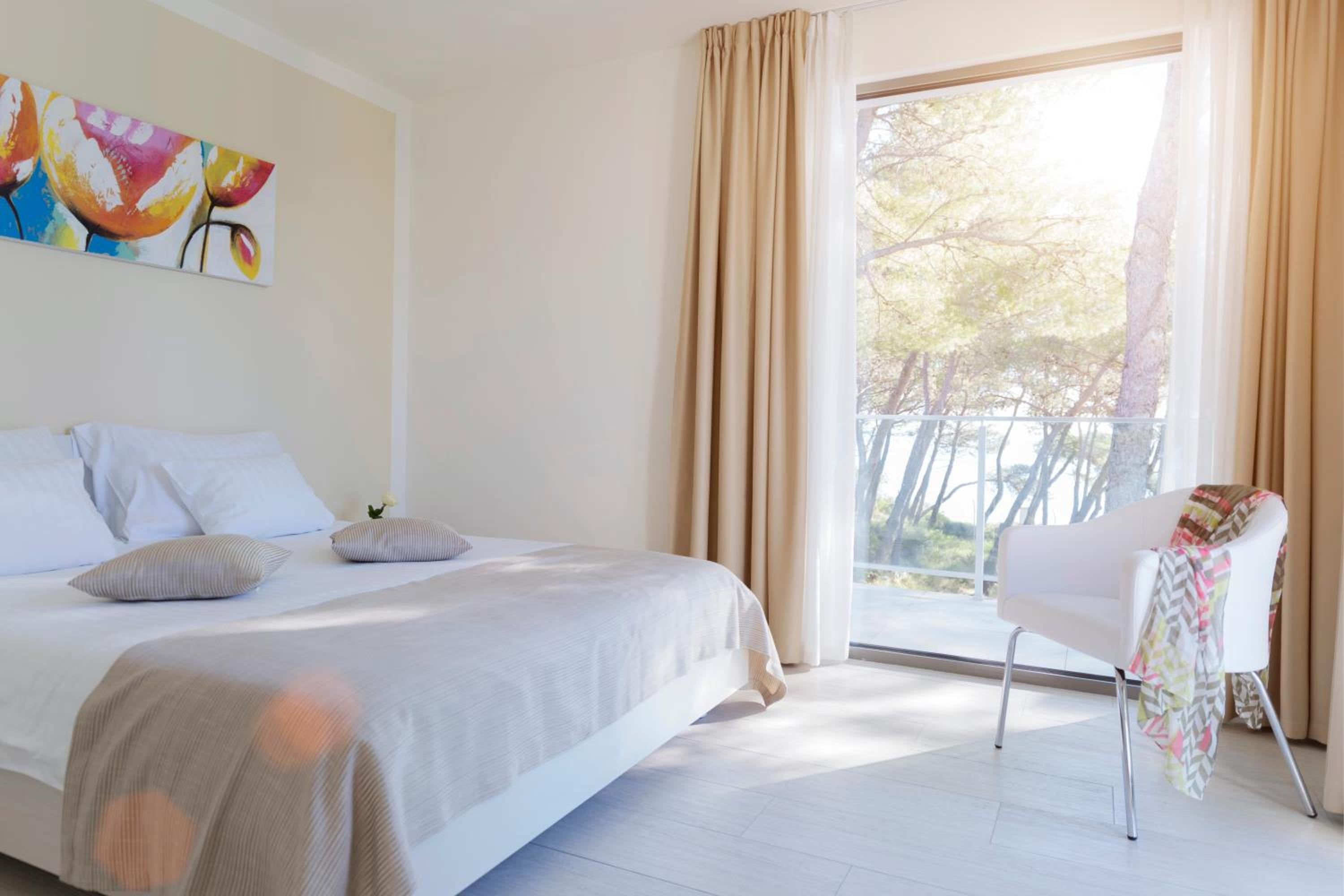Luxuriöse Vier Schlafzimmer Villa mit privatem Pool