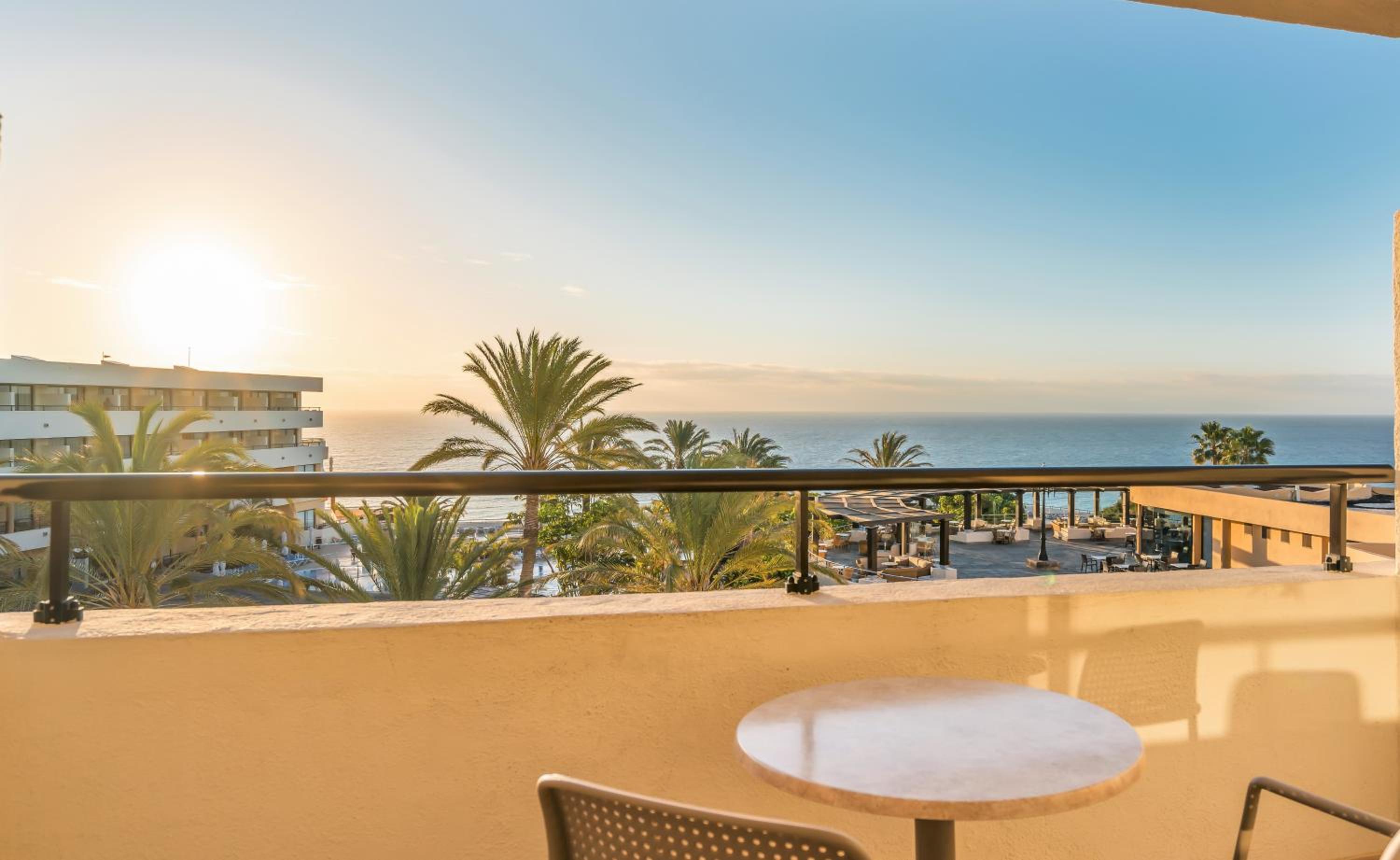 Habitación Doble con Vista Parcial al Mar