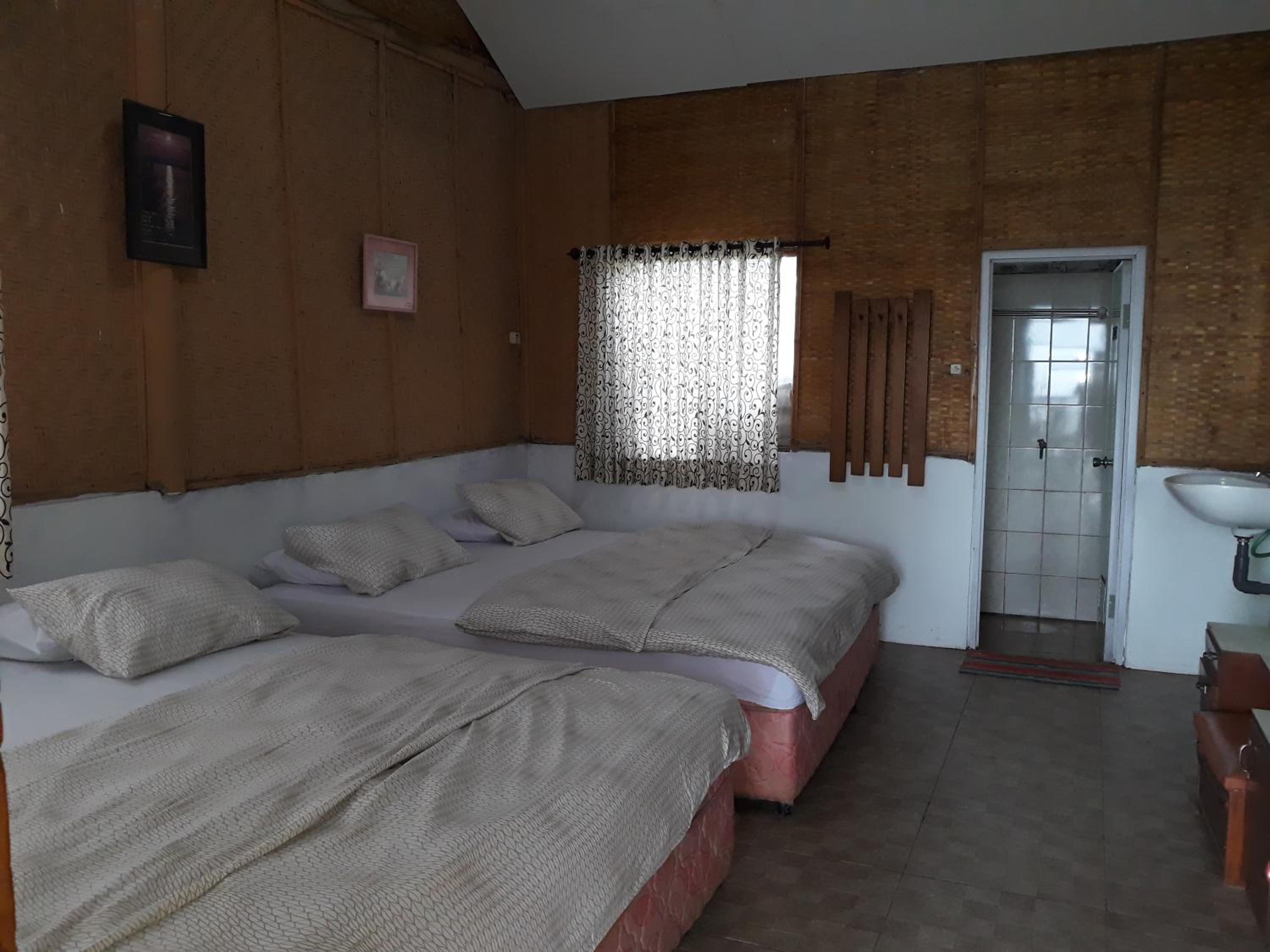 Standard Family Room - Photo 11