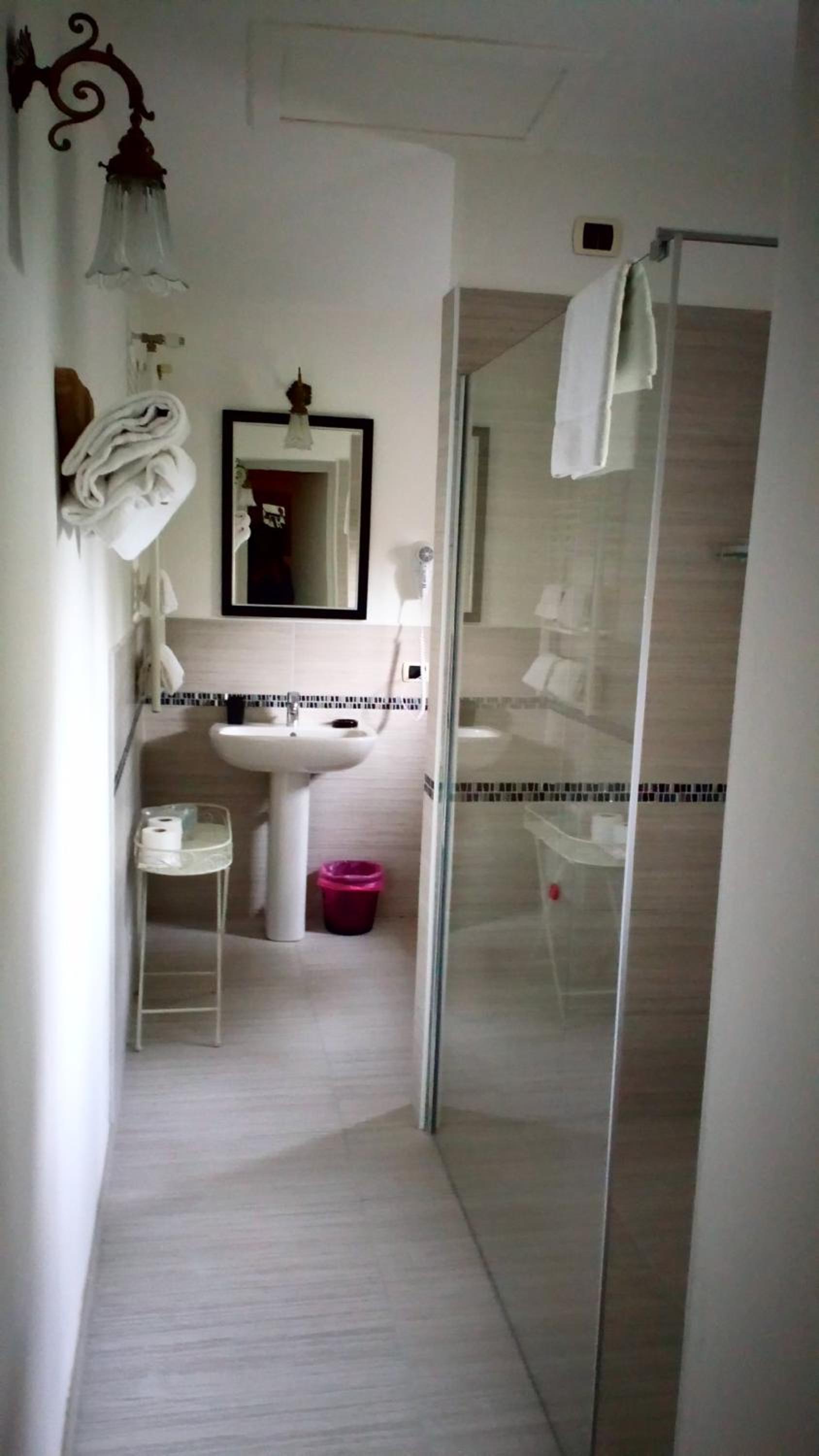 Double Room - Photo 2