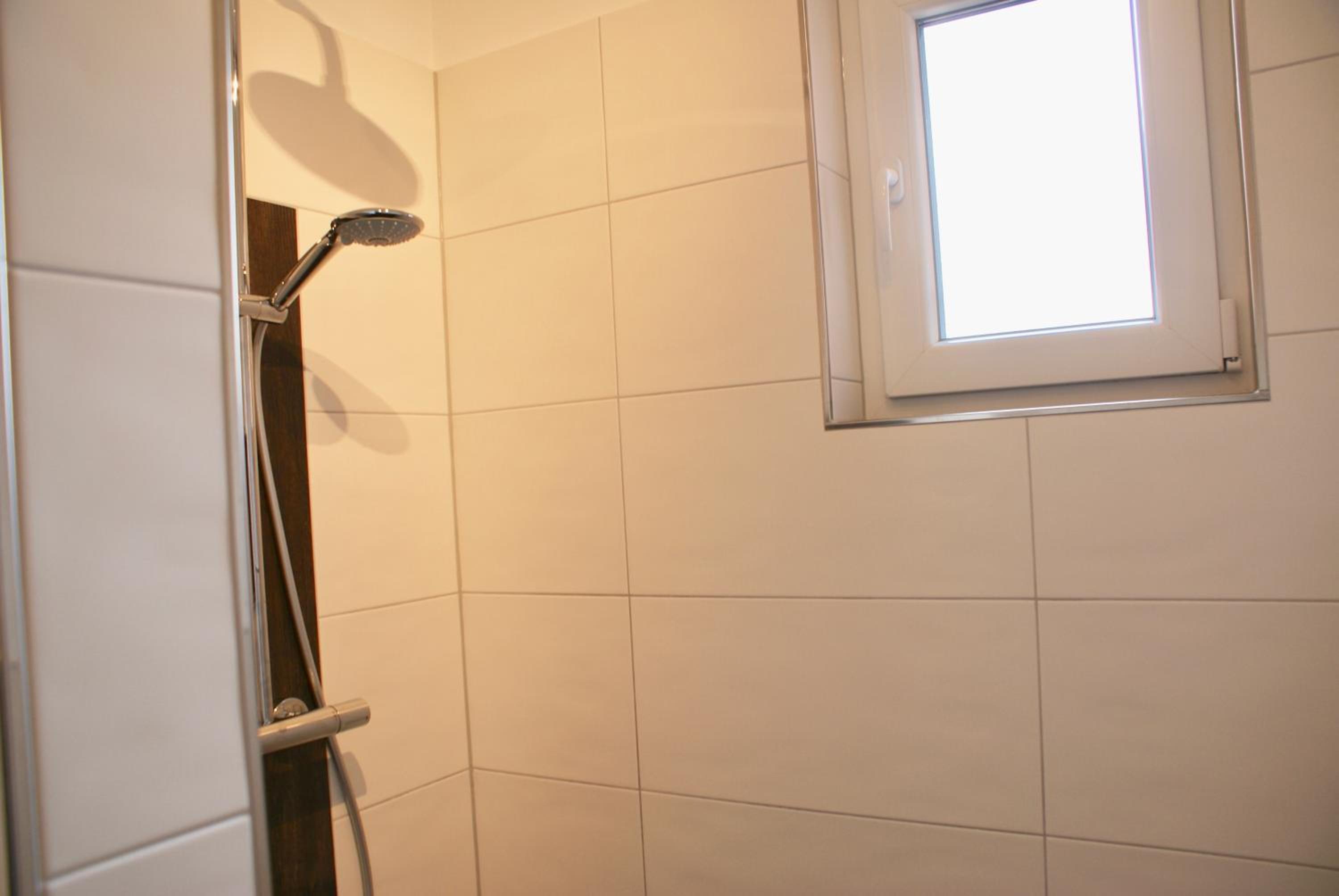 Single Room with Shared Shower and Toilet photo 3