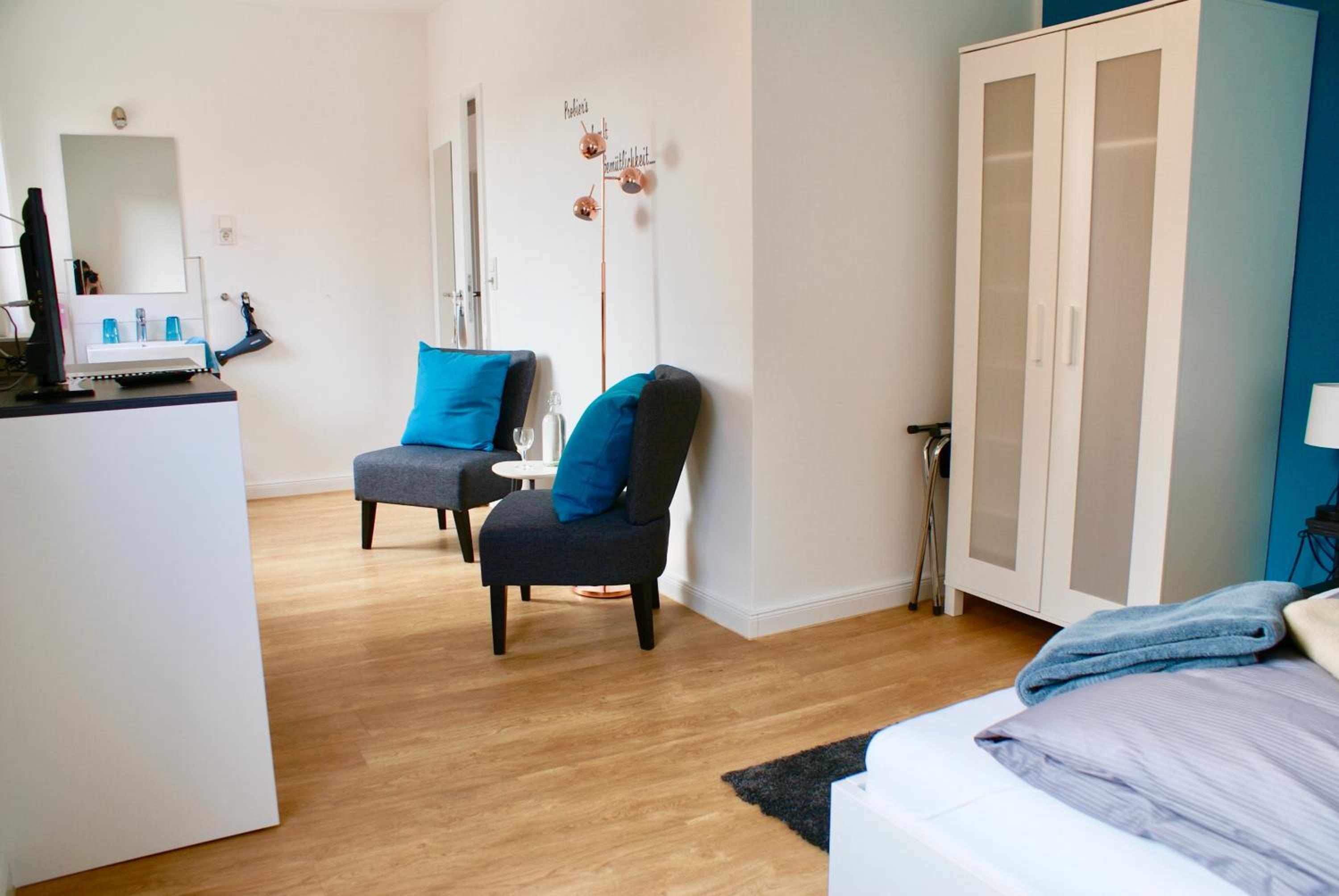 Single Room with Shared Bathroom photo 1