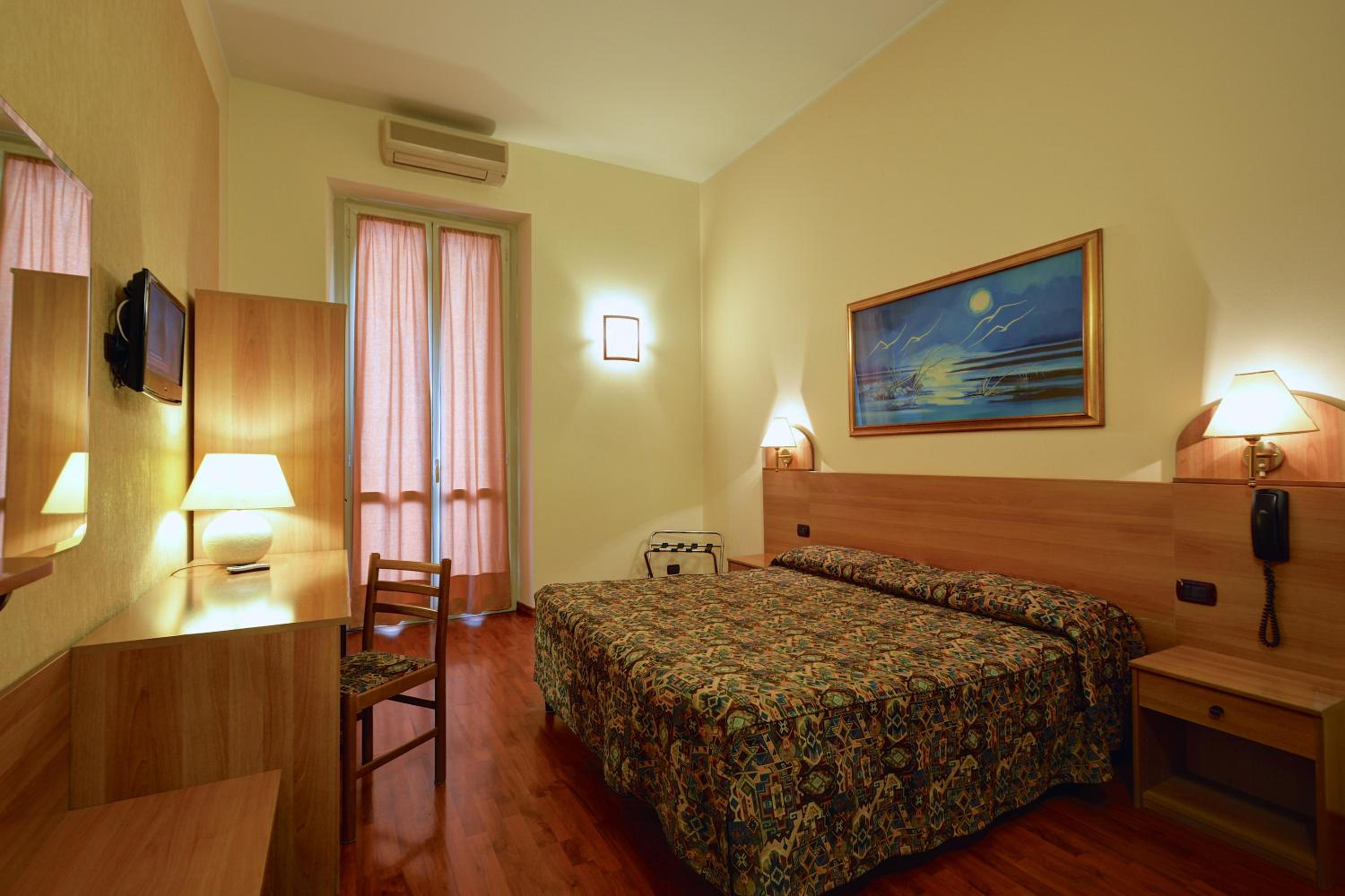 Double Room - Photo 4
