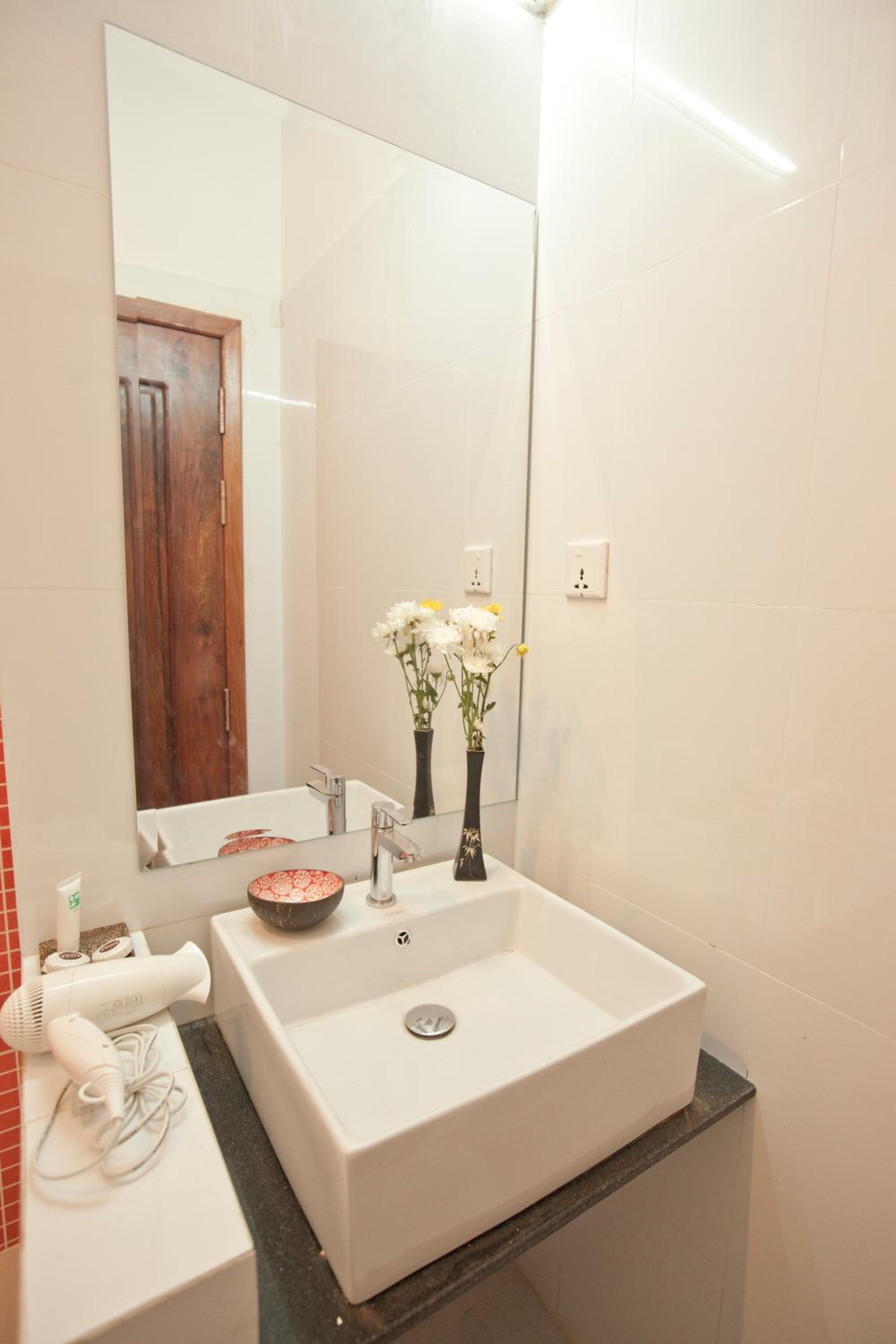 Deluxe Twin Room (No Windows) photo 1