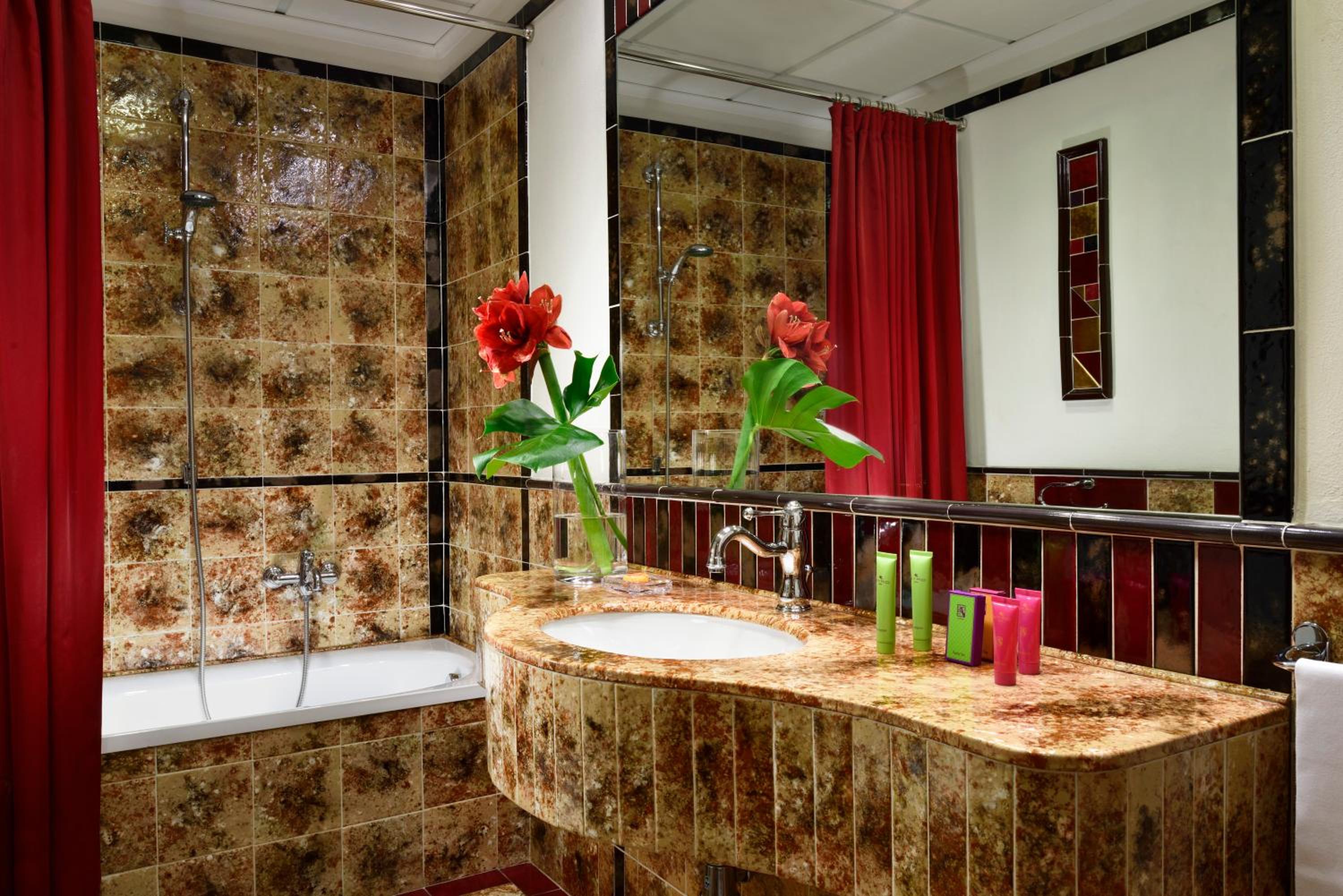 Deluxe Double or Twin Room with River View - Photo 6