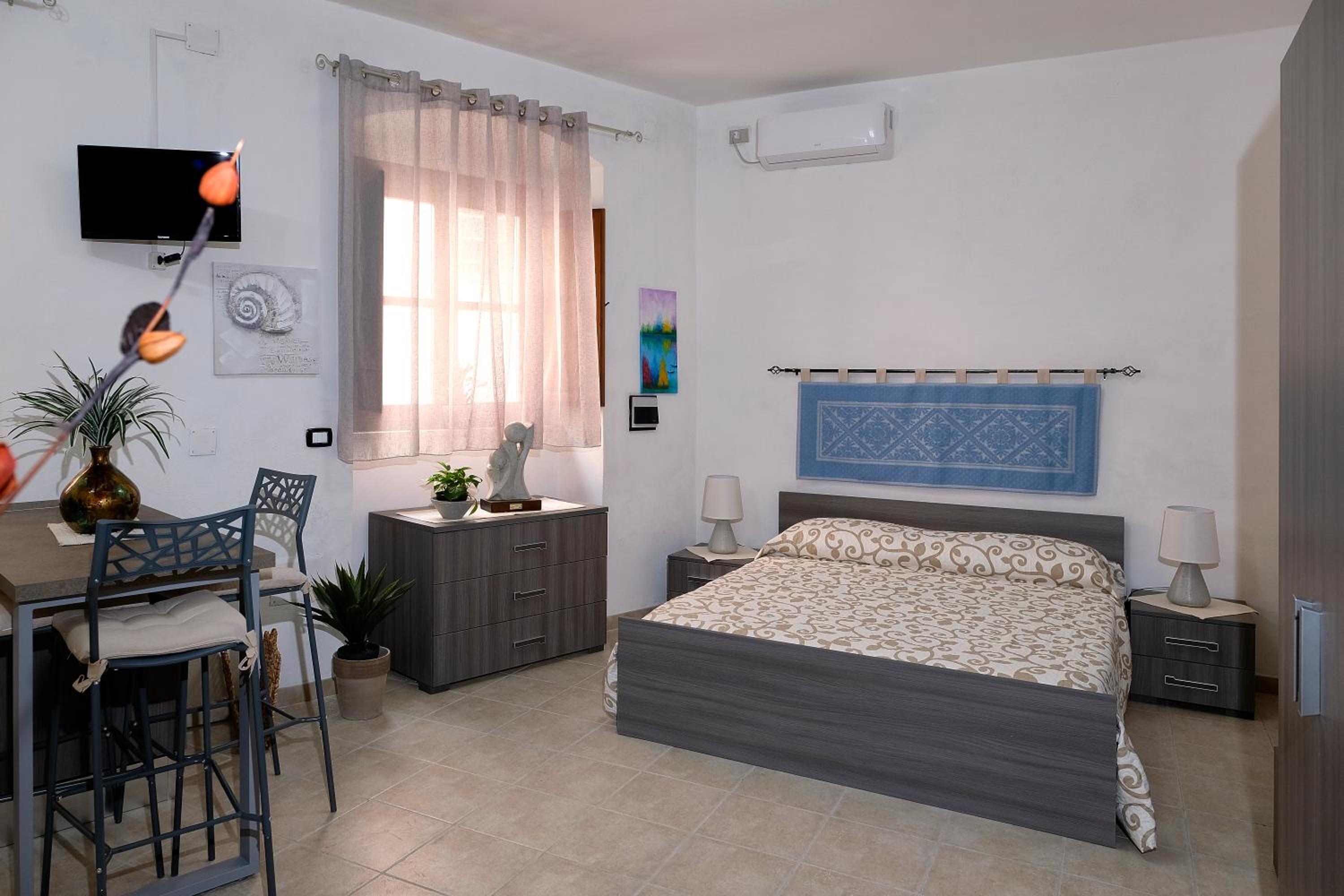 Studio Apartment photo 1