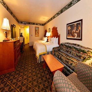 Deluxe Queen Suite - Photo 2