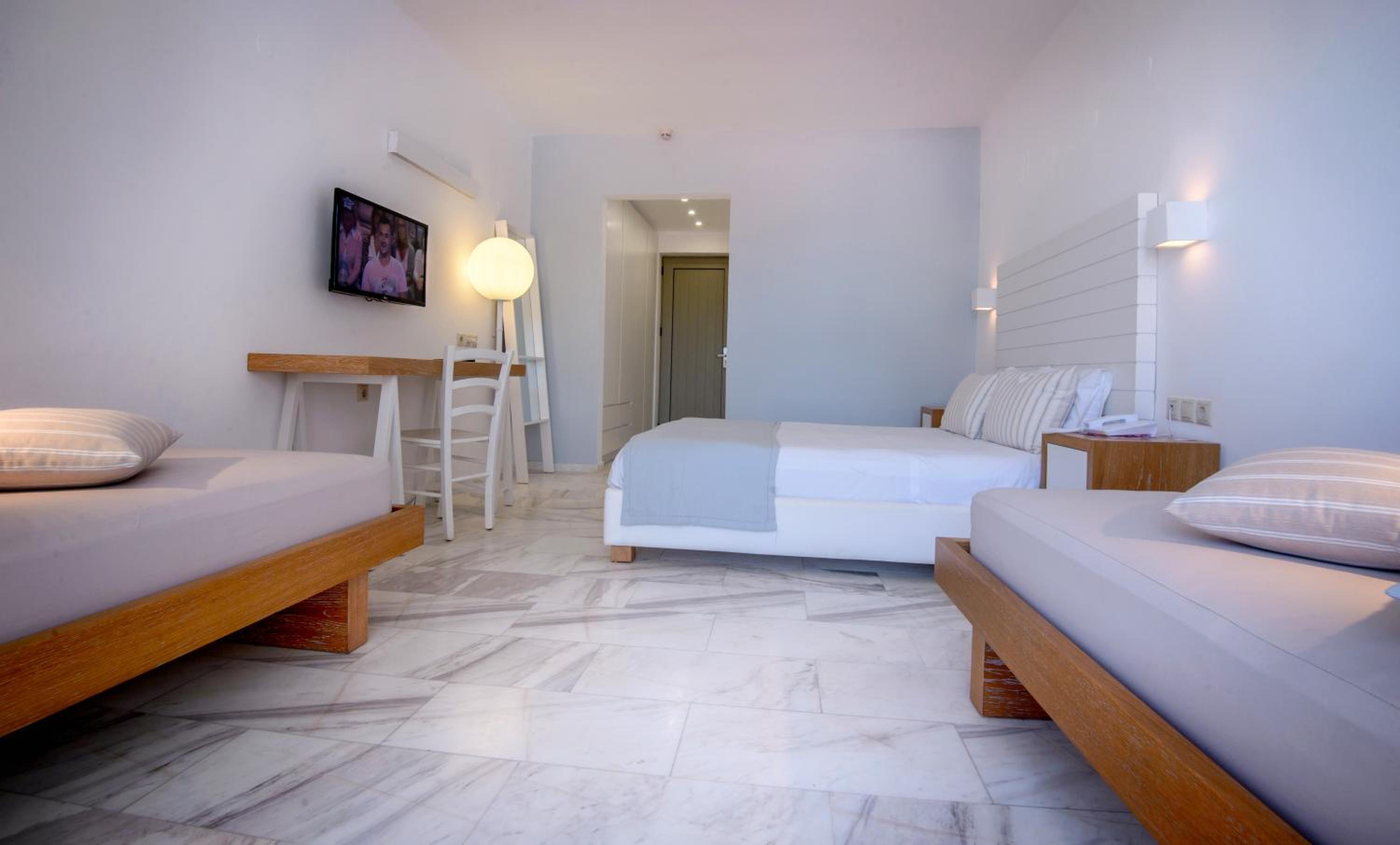 Maxi Room with Garden or Pool View photo 3