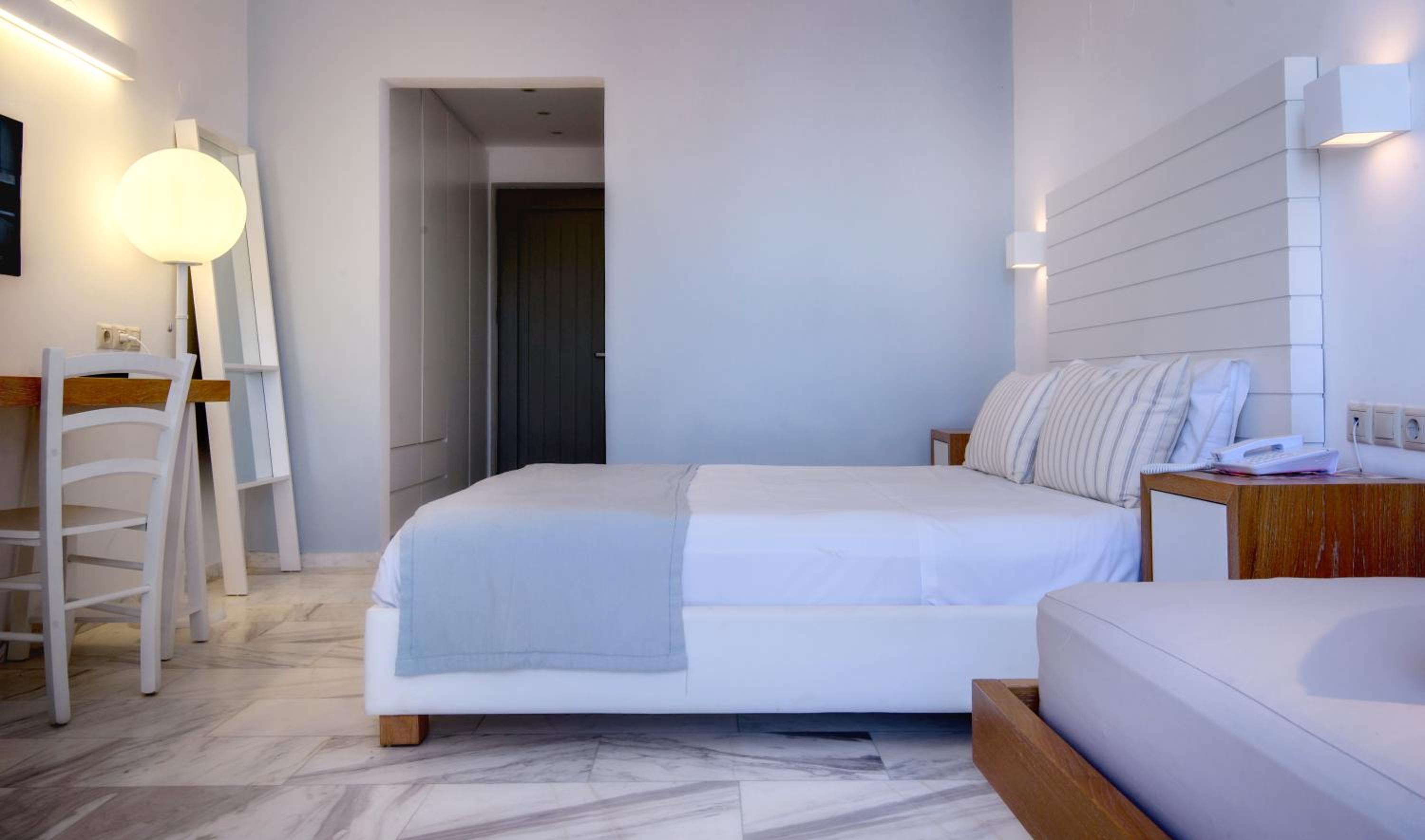Maxi Room with Garden or Pool View photo 2