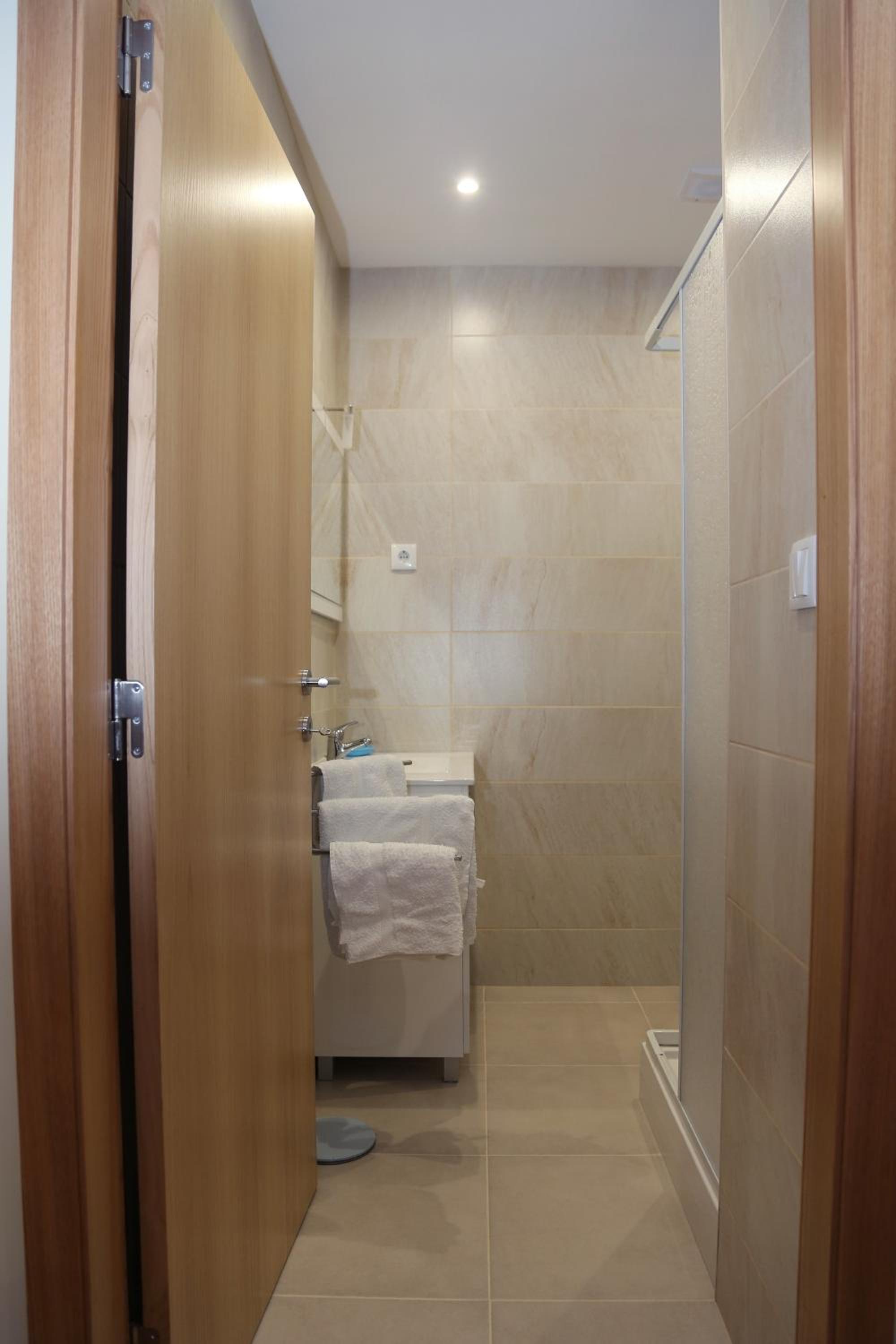 Triple Room with Private Bathroom - Photo 3