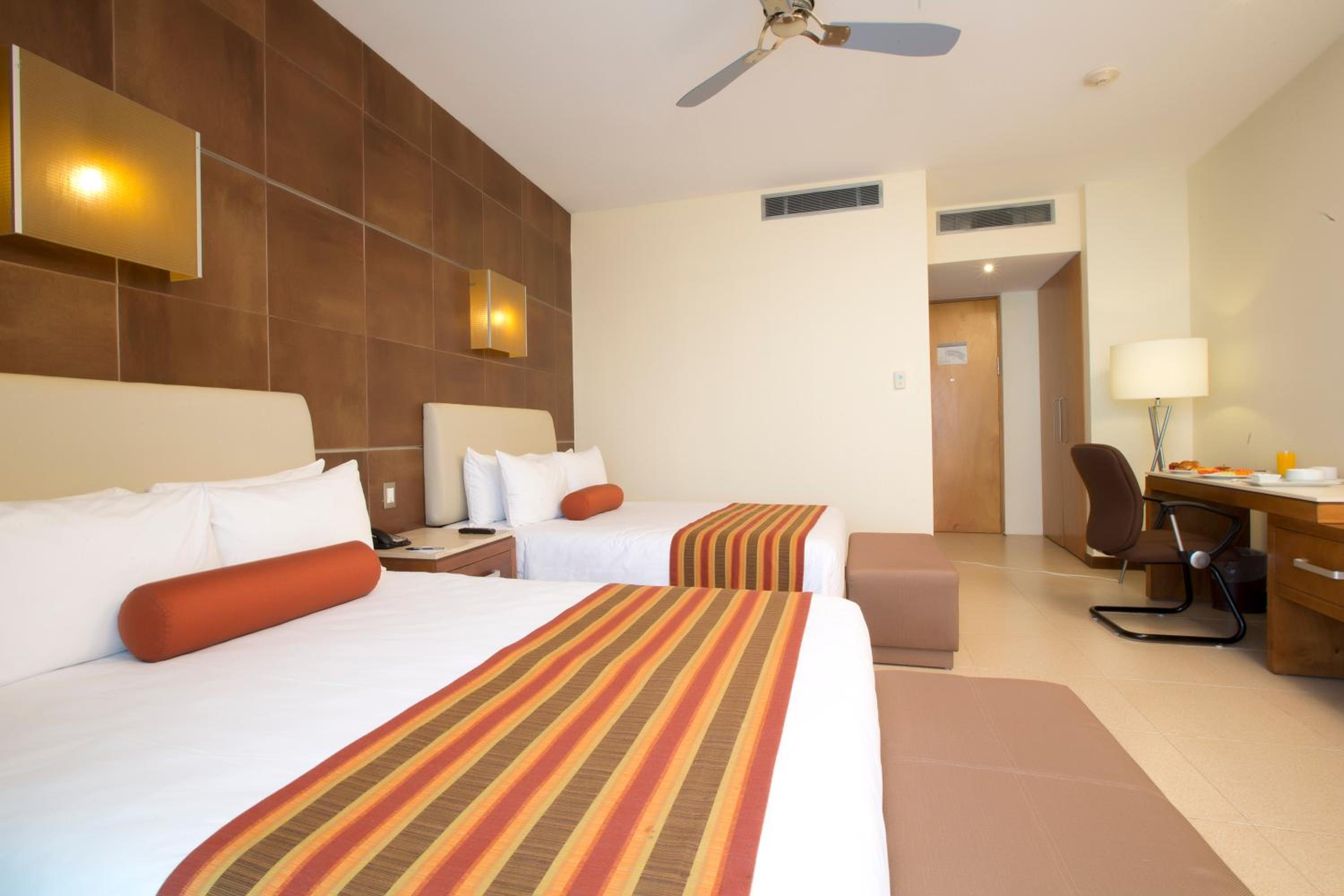 Standard Room w/ Two Double Beds +  Beach club access photo 2