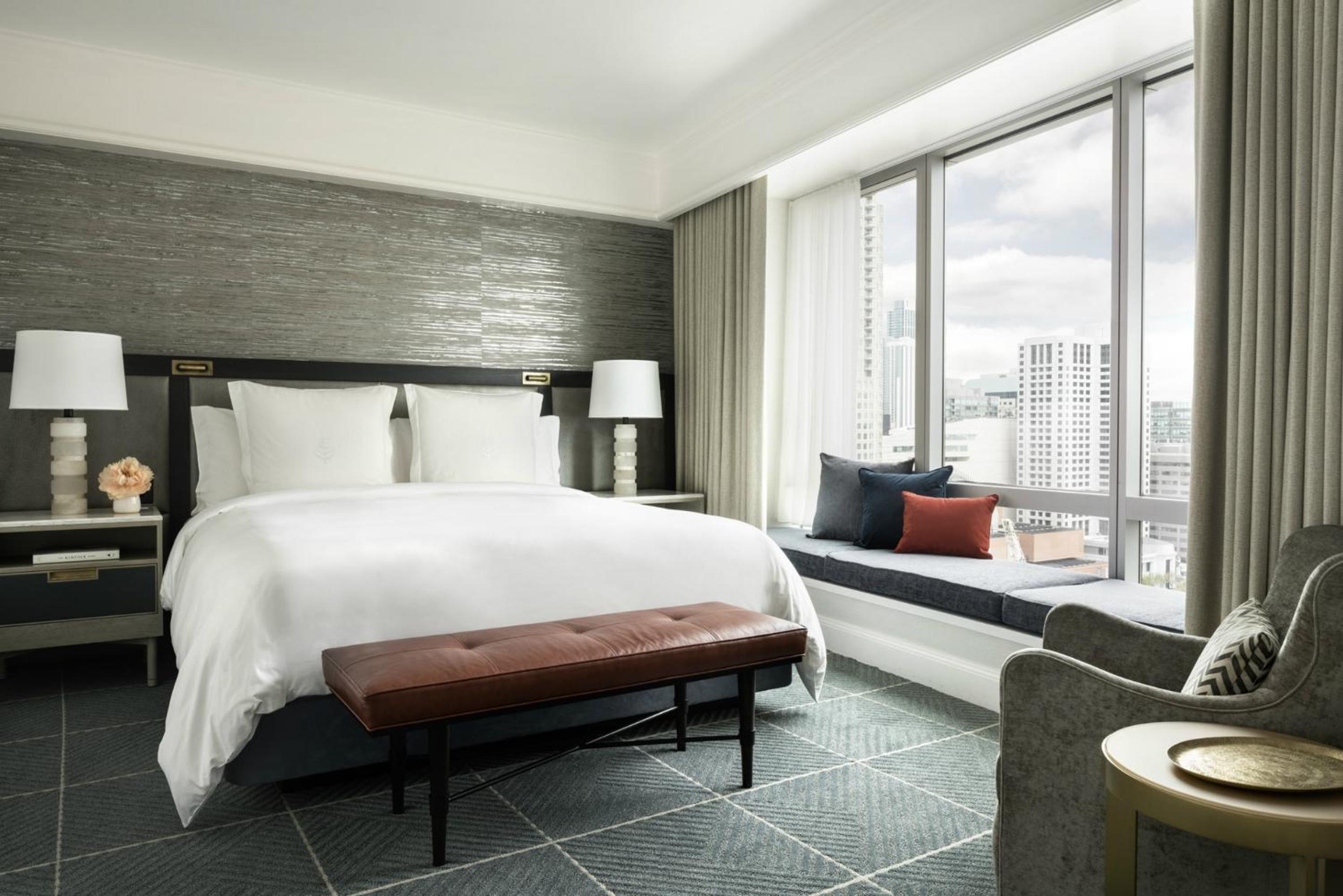 Executive Suite - Photo 6