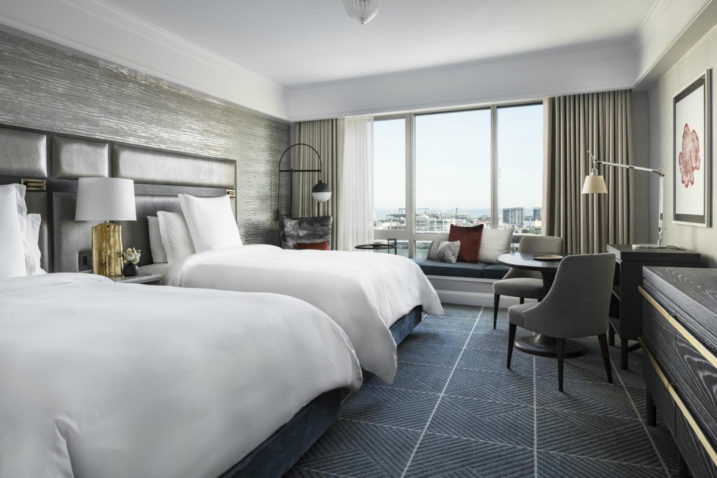 Deluxe Twin Room with View - Photo 3