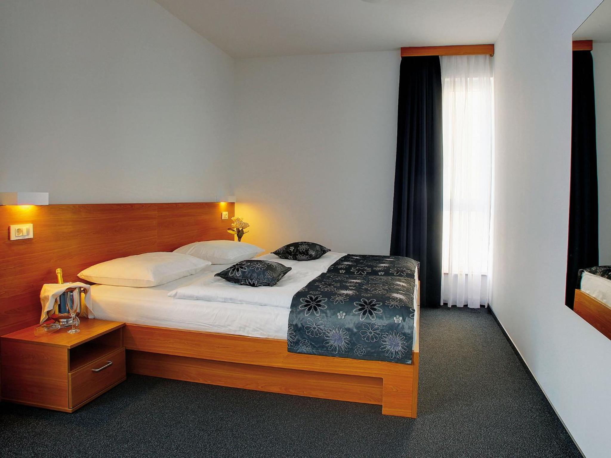 Double Room - Photo 7