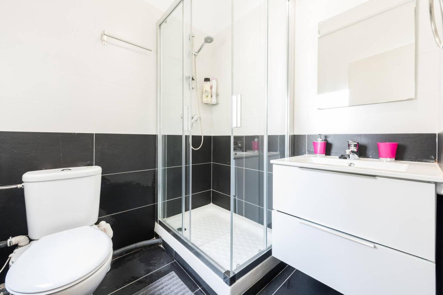 Apartment - Photo 32