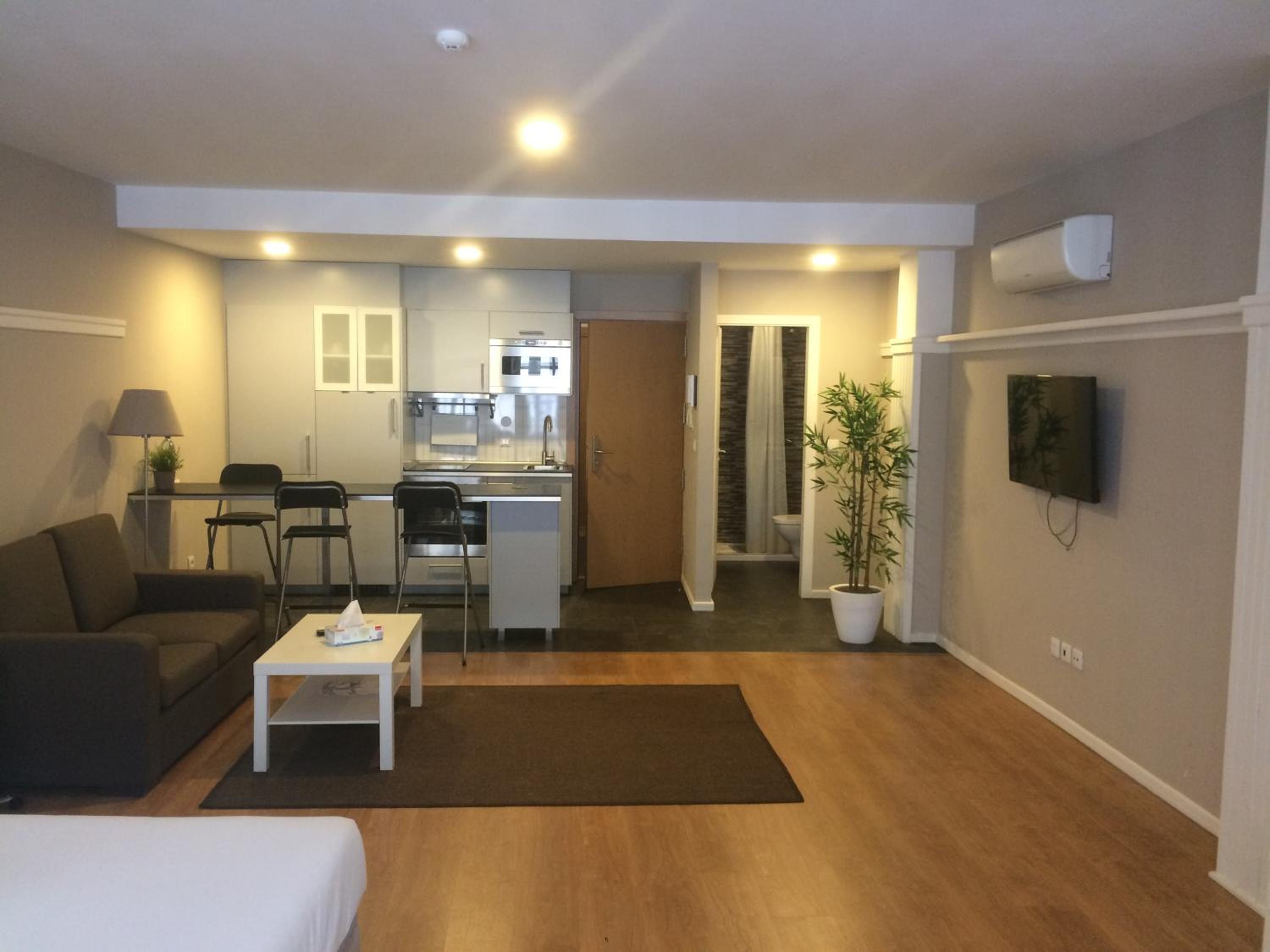 Studio Apartment - Photo 8