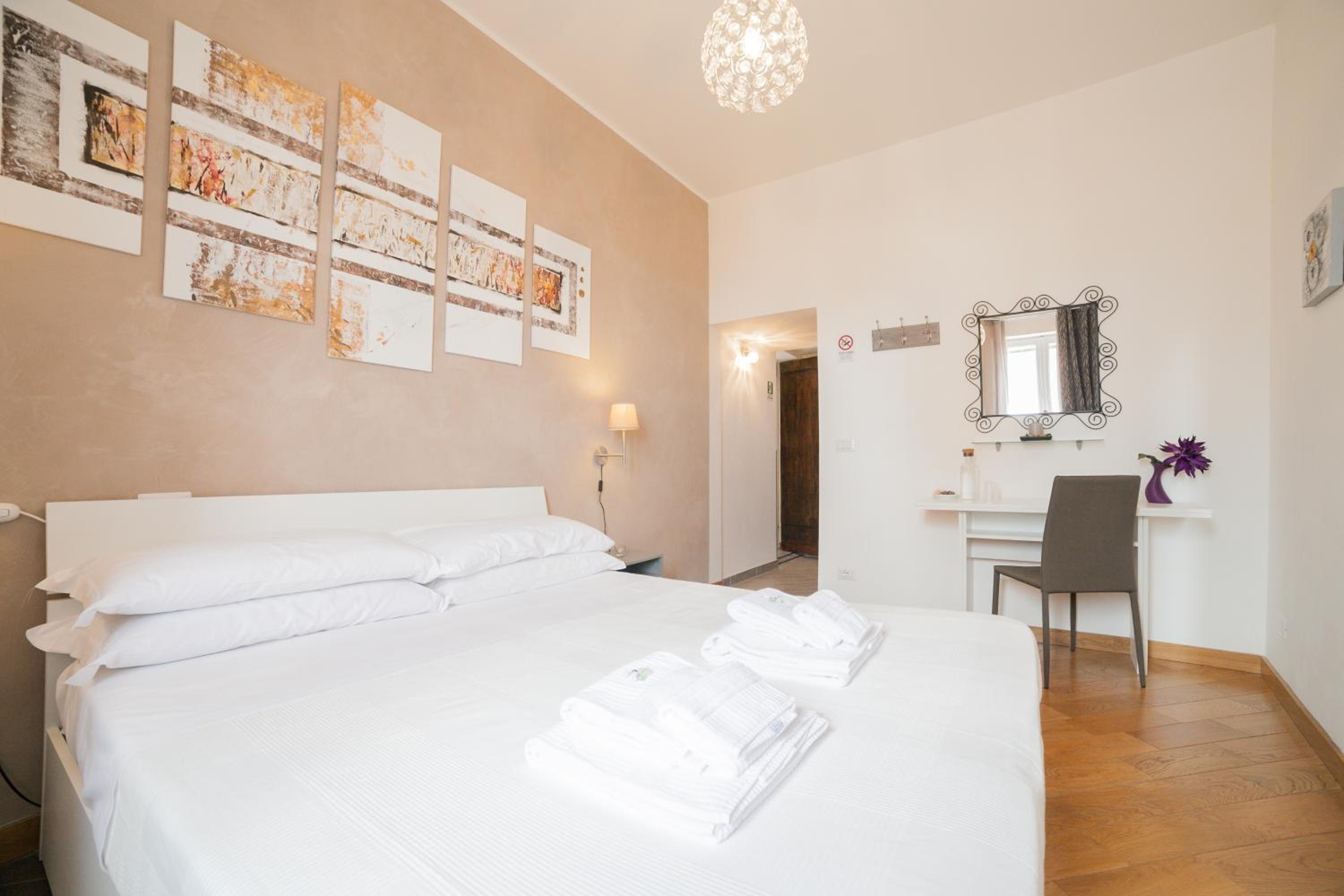 Standard Double Room - Photo 1