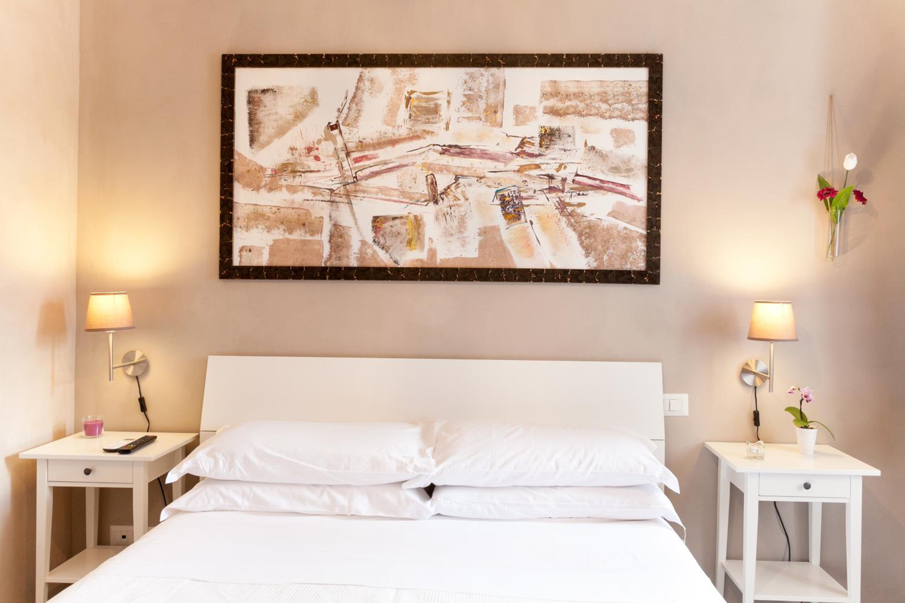 Deluxe Double Room - Photo 10