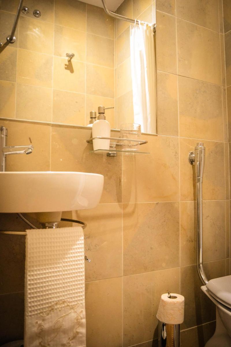 Double Room with Private Bathroom photo 1