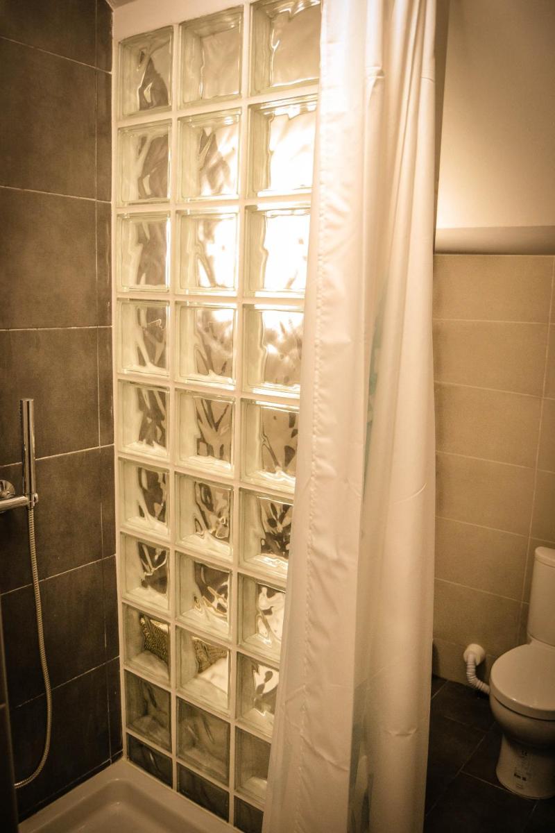Double Room with Private Bathroom photo 3