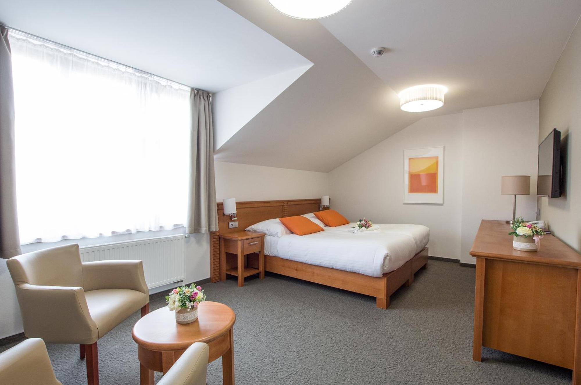 Double or Twin Room - Photo 7