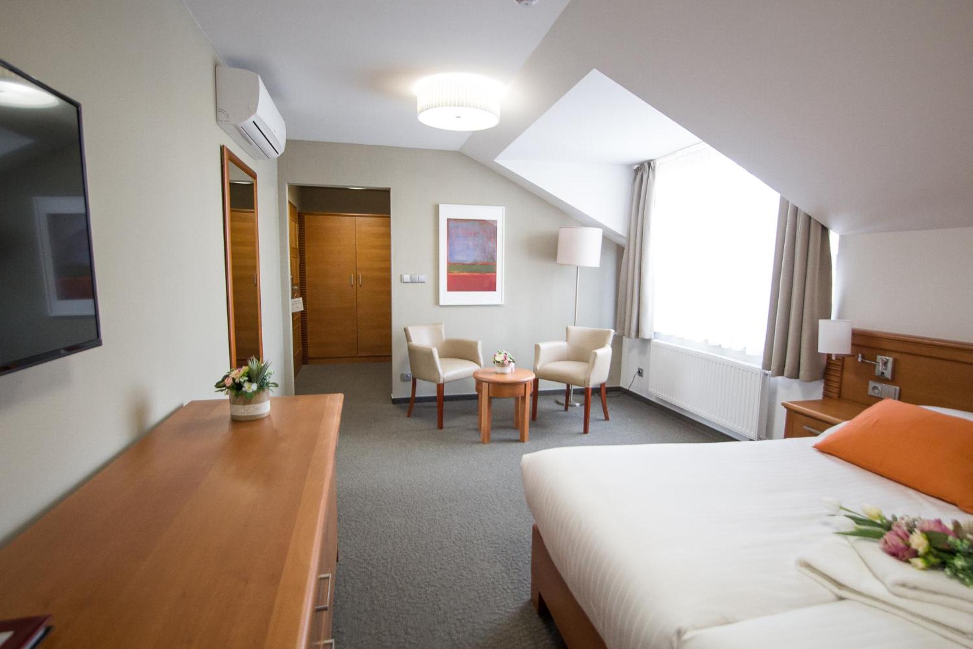 Double or Twin Room - Photo 1