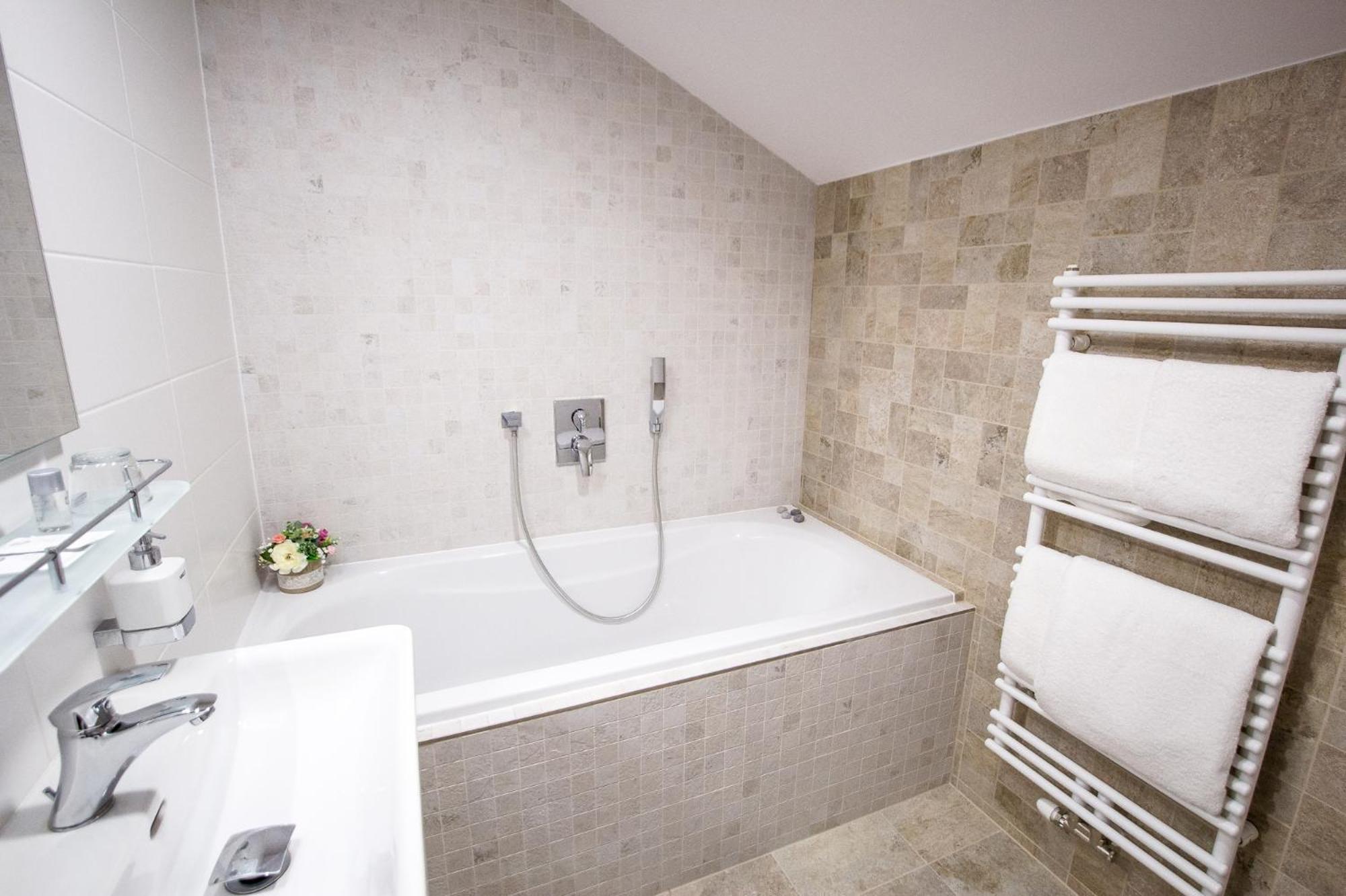 Double or Twin Room - Photo 2