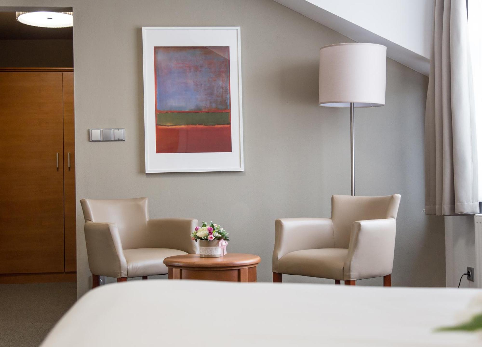 Double or Twin Room - Photo 5