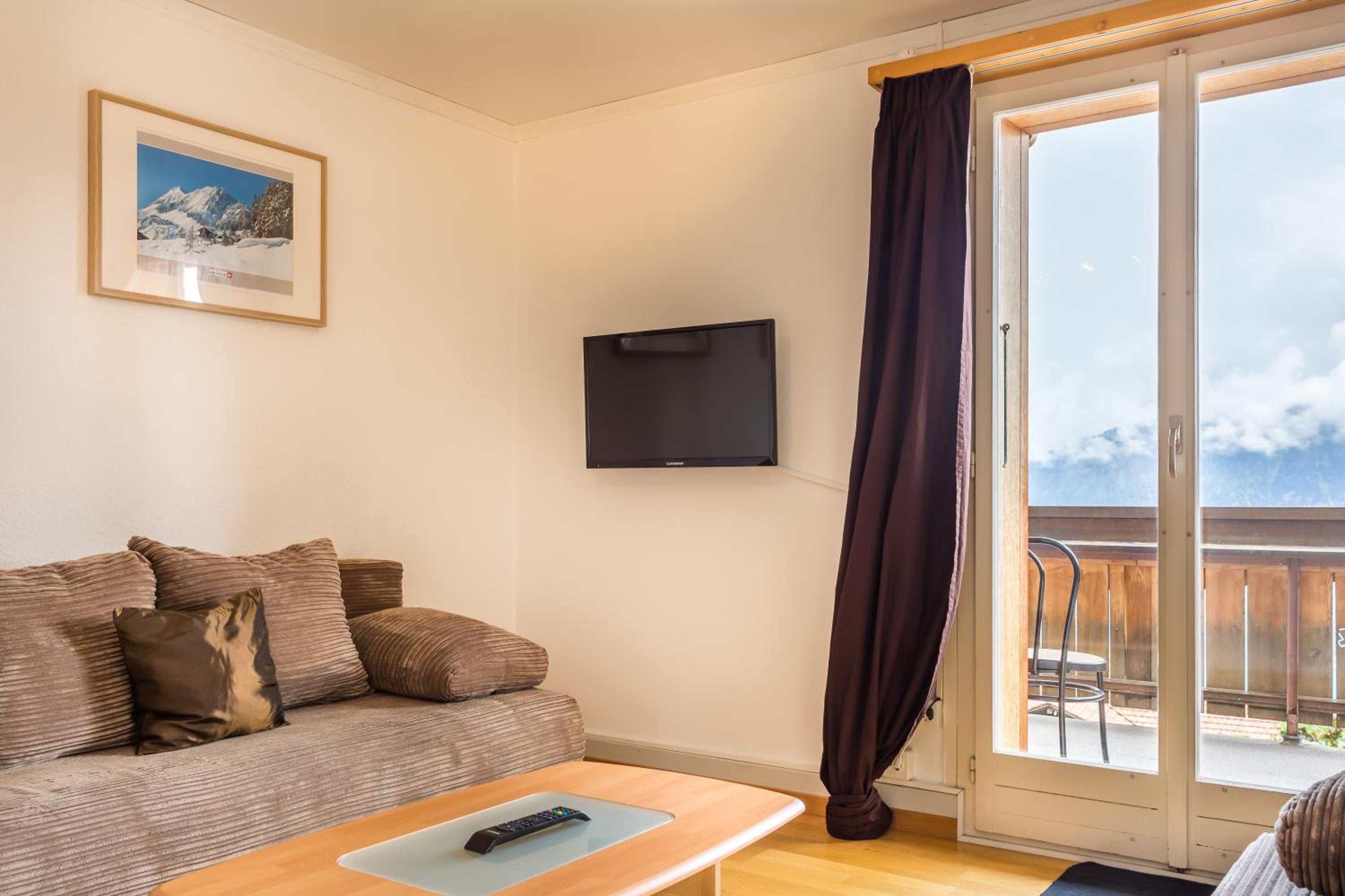 Comfort Apartment with Lake View - Photo 10